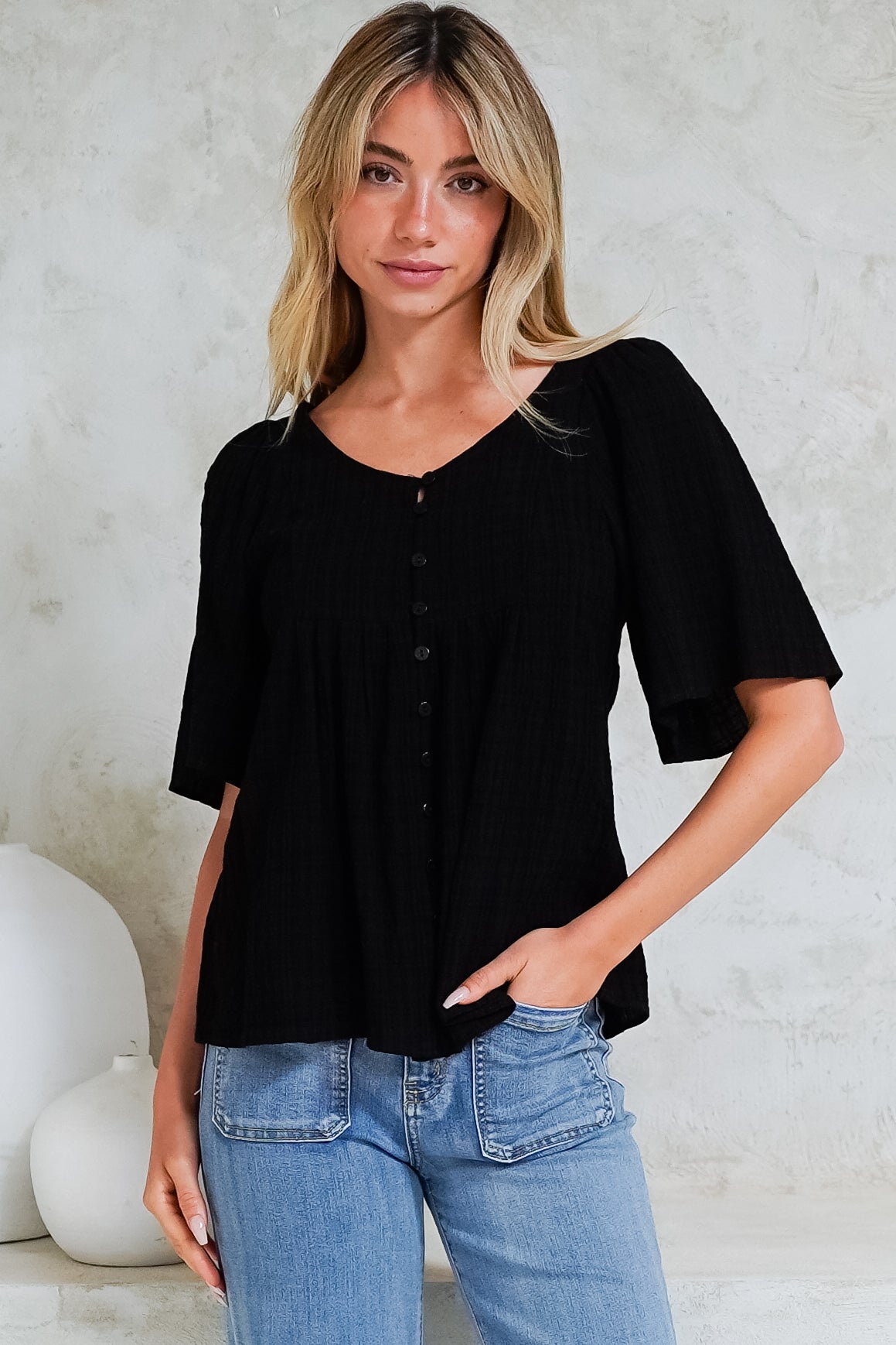 Casita Top - Scoop Neck Textured Babydoll Top with Flutter Sleeves in Black