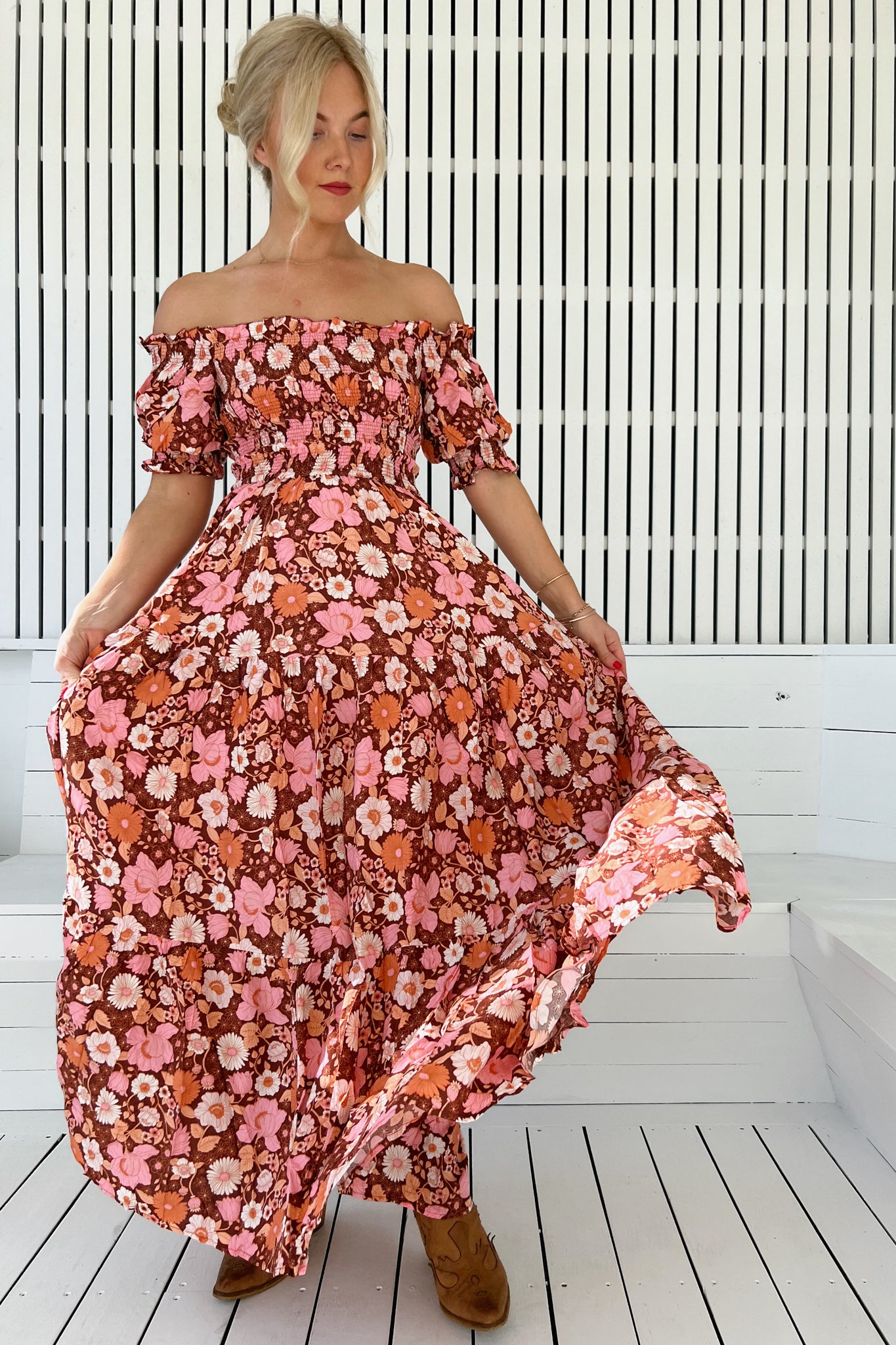 JAASE - Claudette Maxi Dress: On or Off Shoulder Elasticated Bodice Short Balloon Sleeve Dress in Pixie Print