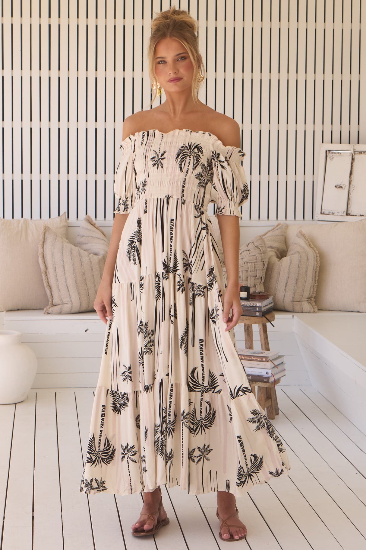 JAASE - Claudette Maxi Dress: On or Off Shoulder Elasticated Bodice Short Balloon Sleeve Dress in Serene Print