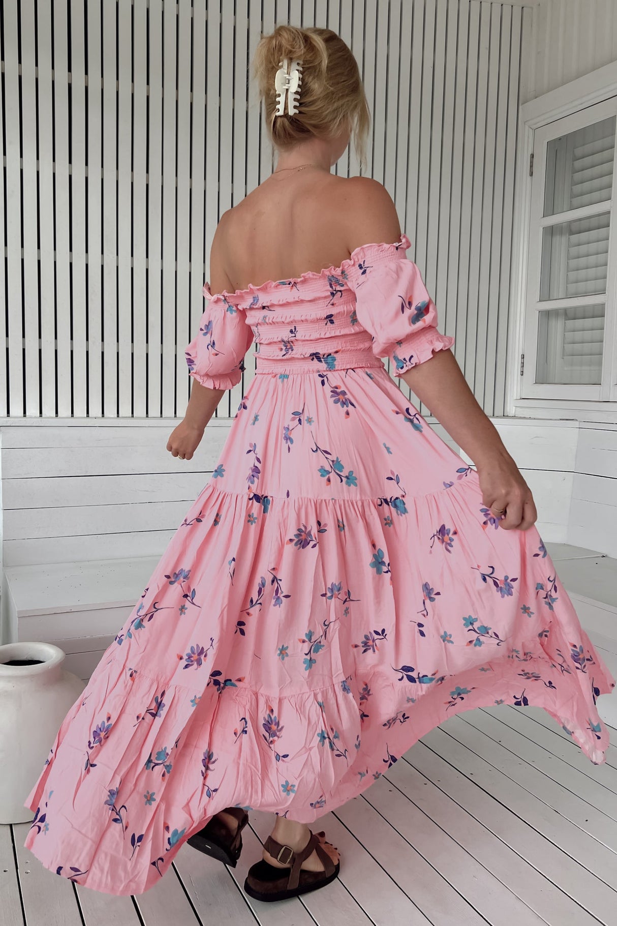 JAASE - Claudette Maxi Dress: On or Off Shoulder Elasticated Bodice Short Balloon Sleeve Dress in Wild Berry Print