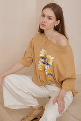 Daisy T-Shirt - Oversized Graphic Crew Neck Tee in Honey