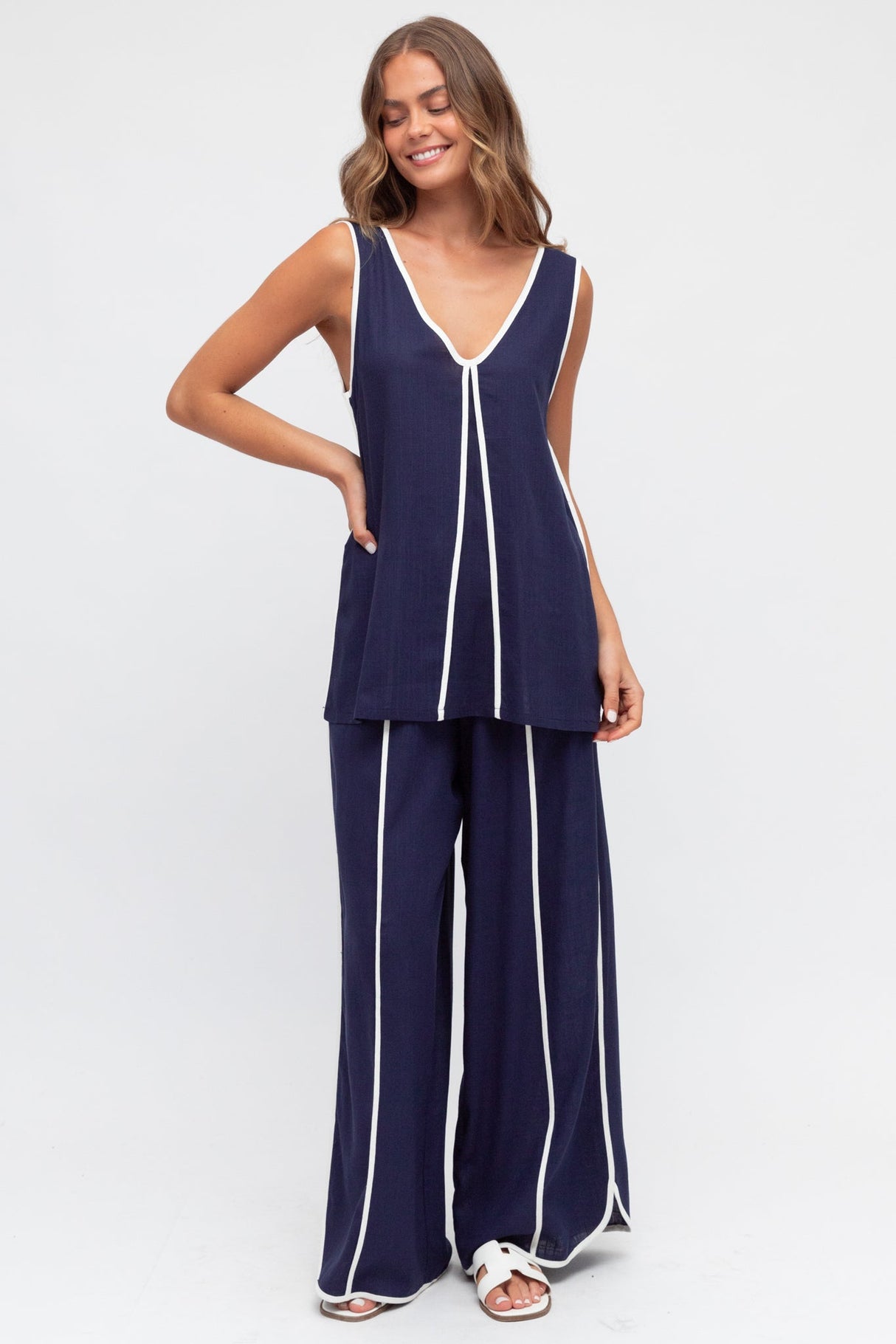 Danica Top - Contrast Piping Detailed V Neck Sleeveless Top in Navy