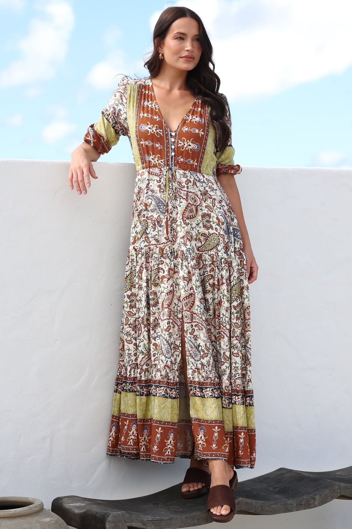 JAASE - Ebony Maxi Dress: V Neck Pull Tie Waist Dress with Front Split in Oakie Print