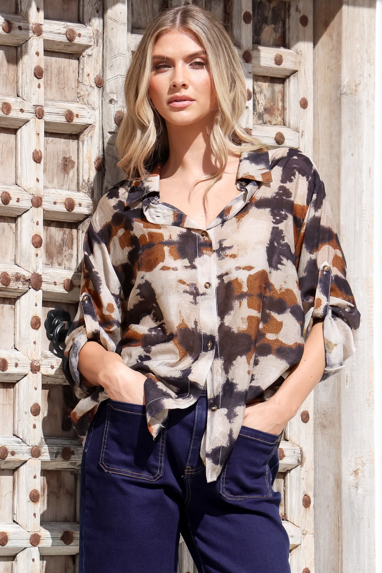 Elio Shirt - V-Neck Buttoned Down Shirt with Long Sleeves in Otis Print