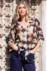 Elio Shirt - V-Neck Buttoned Down Shirt with Long Sleeves in Otis Print
