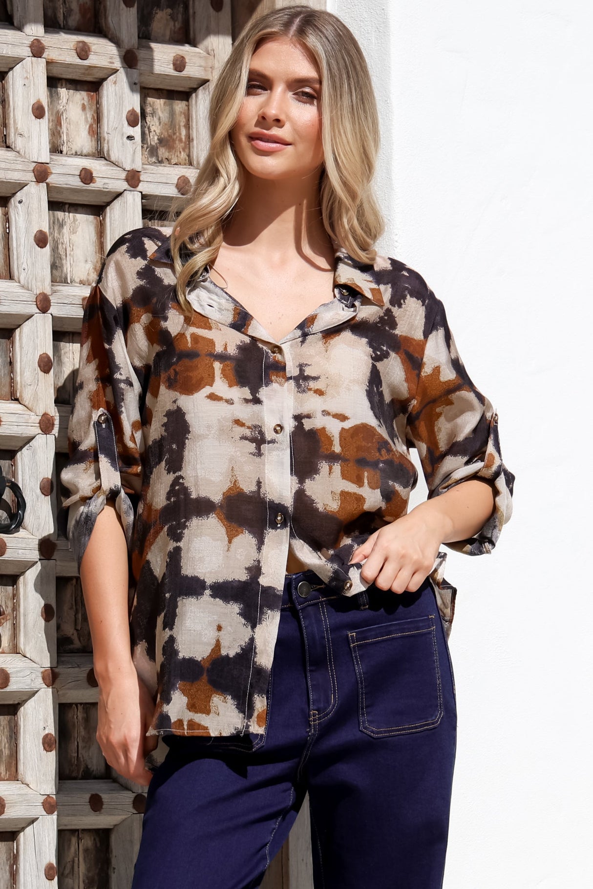 Elio Shirt - V-Neck Buttoned Down Shirt with Long Sleeves in Otis Print