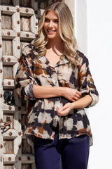 Elio Shirt - V-Neck Buttoned Down Shirt with Long Sleeves in Otis Print