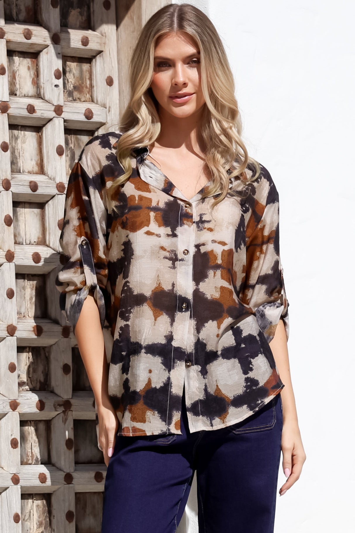 Elio Shirt - V-Neck Buttoned Down Shirt with Long Sleeves in Otis Print