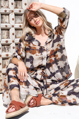 Elio Shirt - V-Neck Buttoned Down Shirt with Long Sleeves in Otis Print