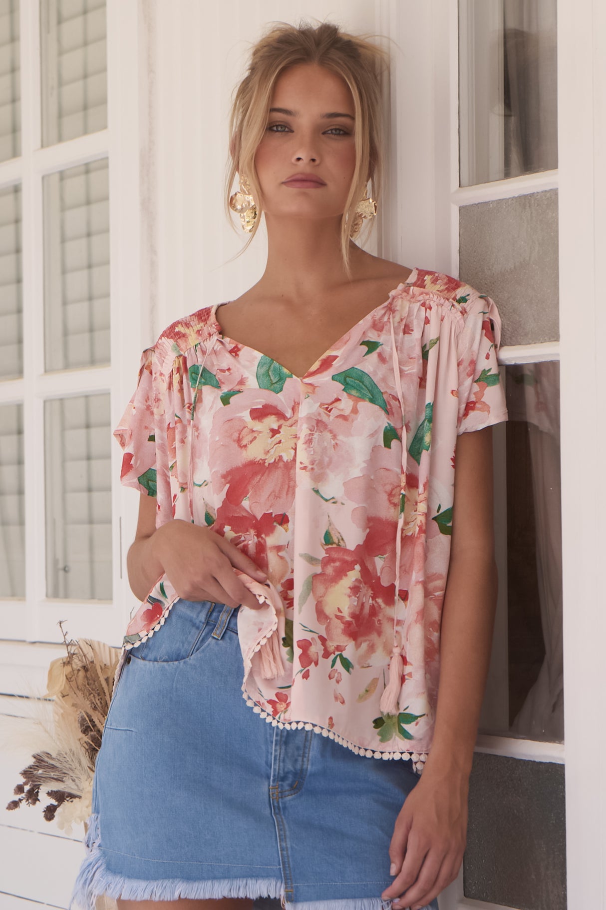 JAASE - Fisico Top: High V Neck Slouchy Blouse with Crochet Trim Hemline in Alessia Print