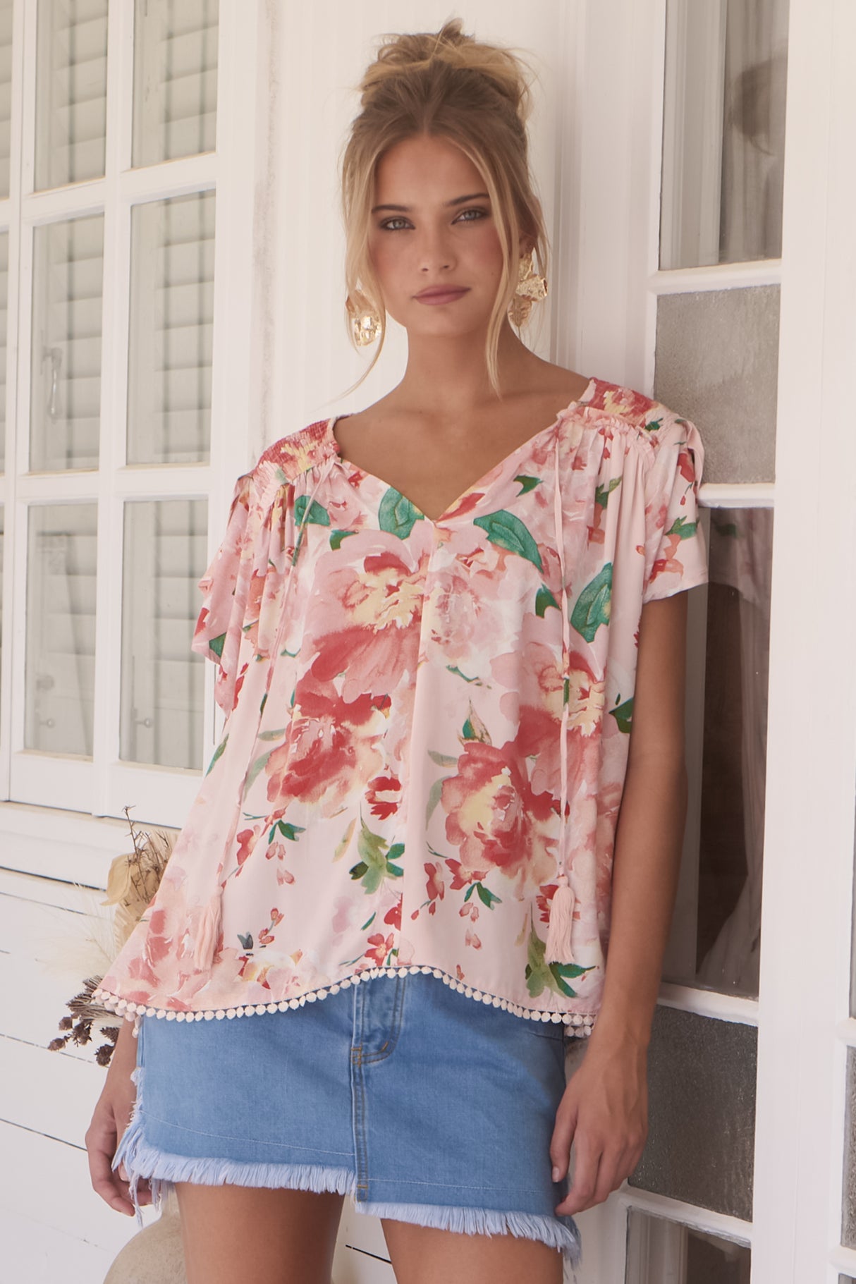 Fisico Top - High V Neck Slouchy Blouse with Crochet Trim Hemline in Alessia Print