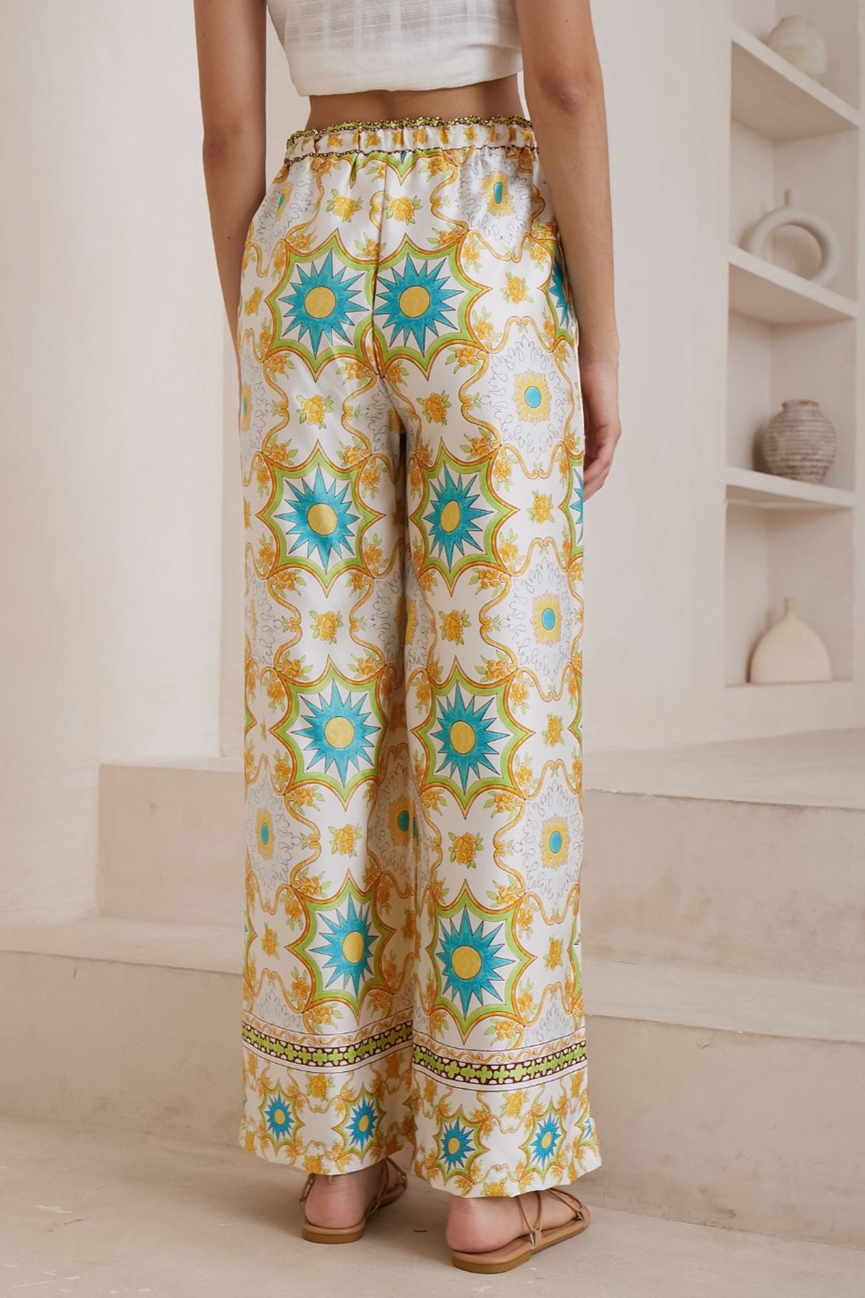 Giani Pants - Highwaisted Silk Look Straight Leg Pants in Carmel Print