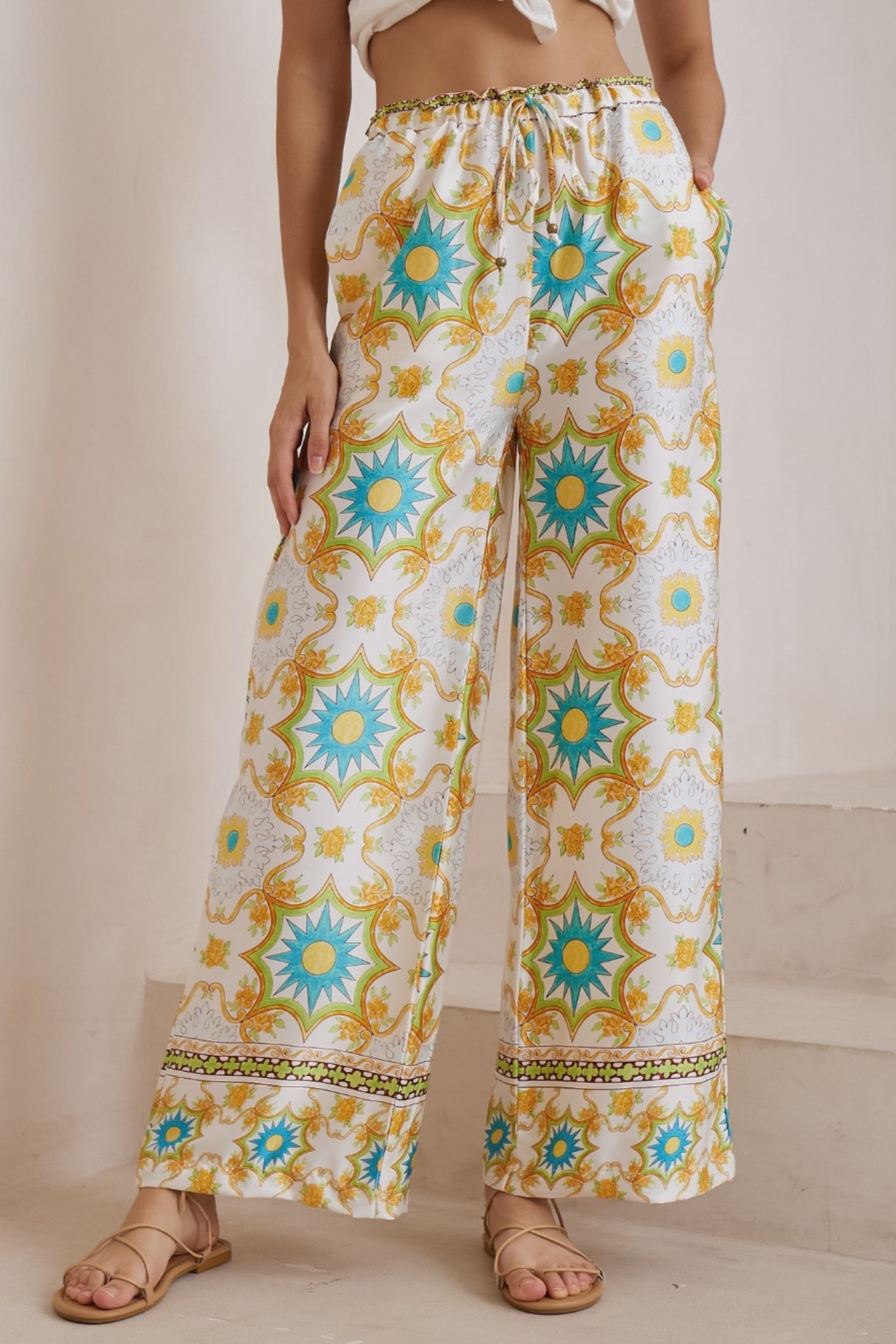 Giani Pants - Highwaisted Silk Look Straight Leg Pants in Carmel Print