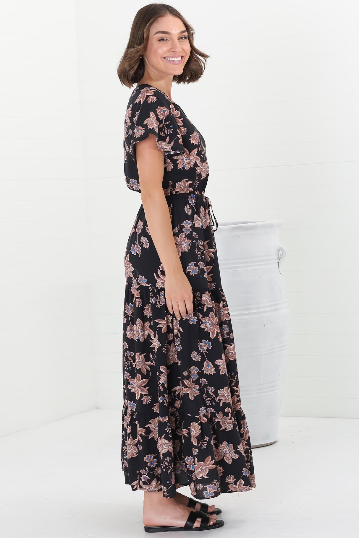 Hanna Maxi Dress - Cap Sleeve Tiered A Line Dress with Toggle Detailed Waist Tie in Halara Print Black