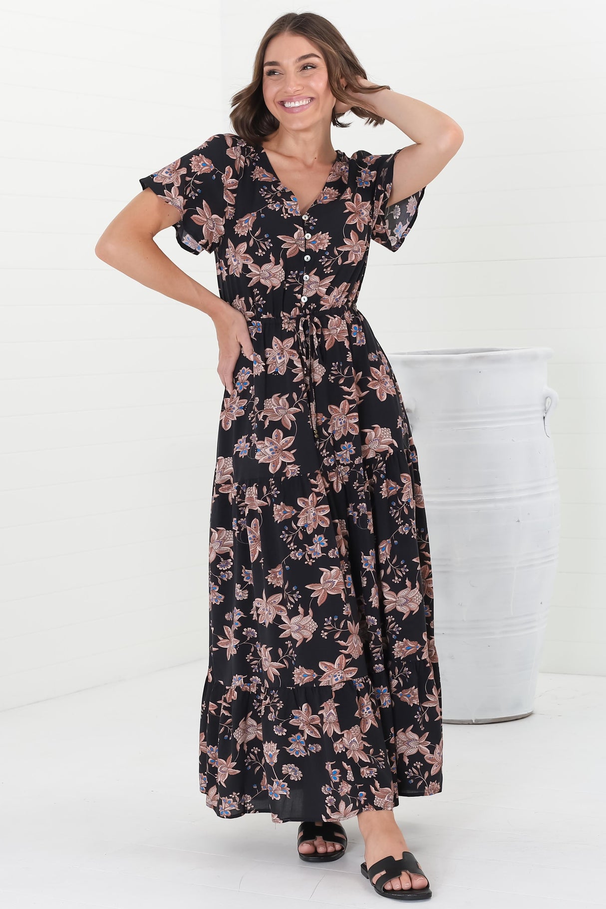 Hanna Maxi Dress - Cap Sleeve Tiered A Line Dress with Toggle Detailed Waist Tie in Halara Print Black