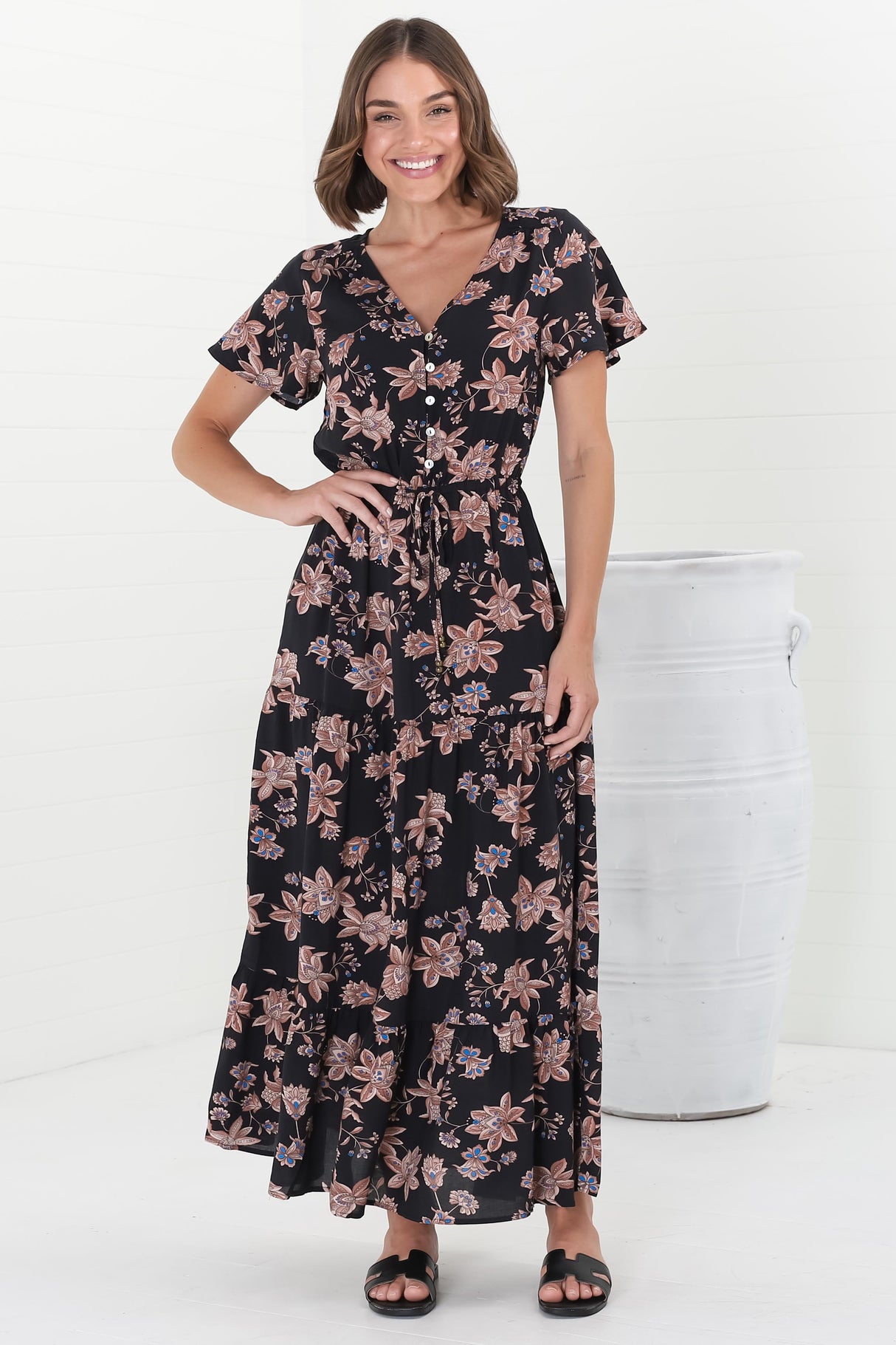 Hanna Maxi Dress - Cap Sleeve Tiered A Line Dress with Toggle Detailed Waist Tie in Halara Print Black