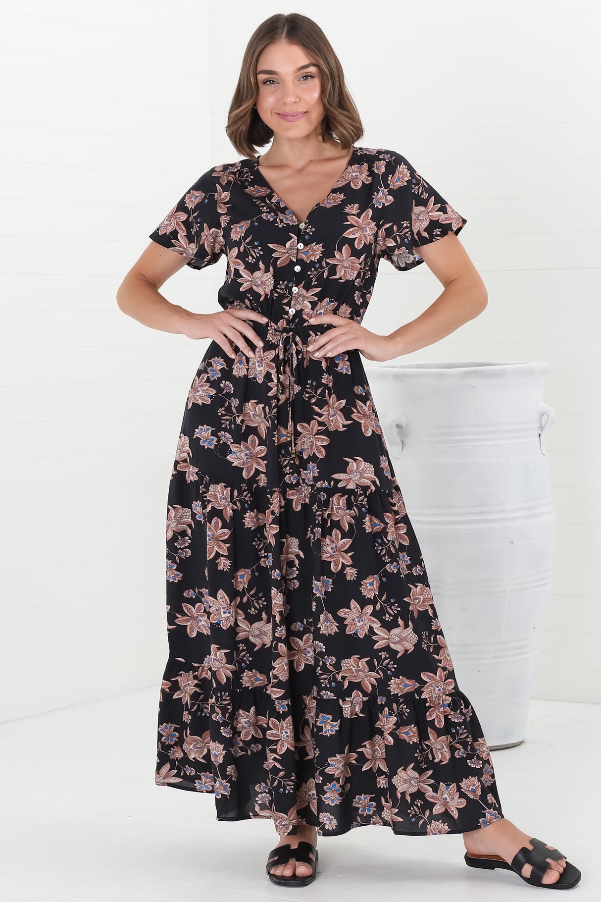 Hanna Maxi Dress - Cap Sleeve Tiered A Line Dress with Toggle Detailed Waist Tie in Halara Print Black