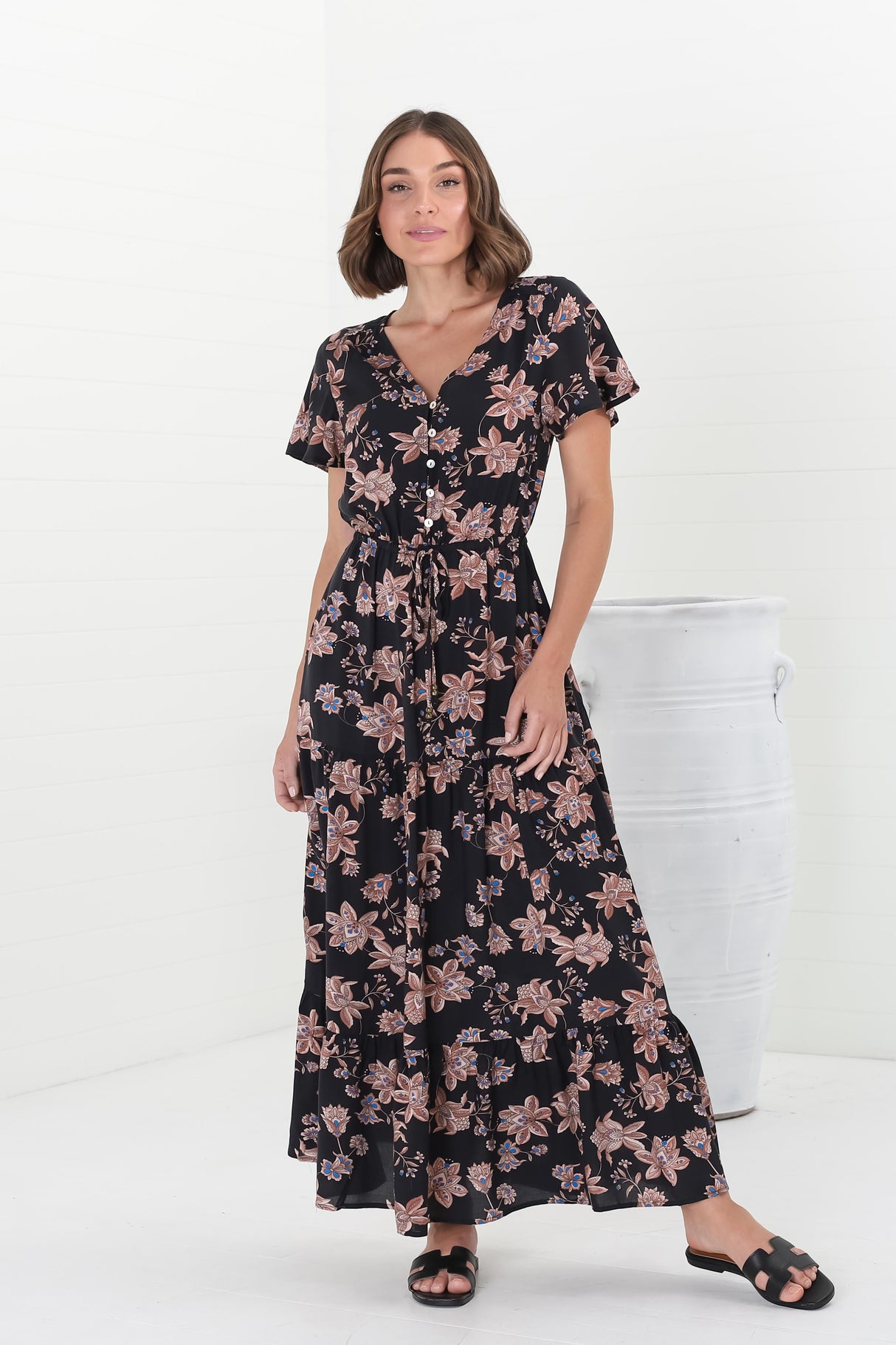 Hanna Maxi Dress - Cap Sleeve Tiered A Line Dress with Toggle Detailed Waist Tie in Halara Print Black