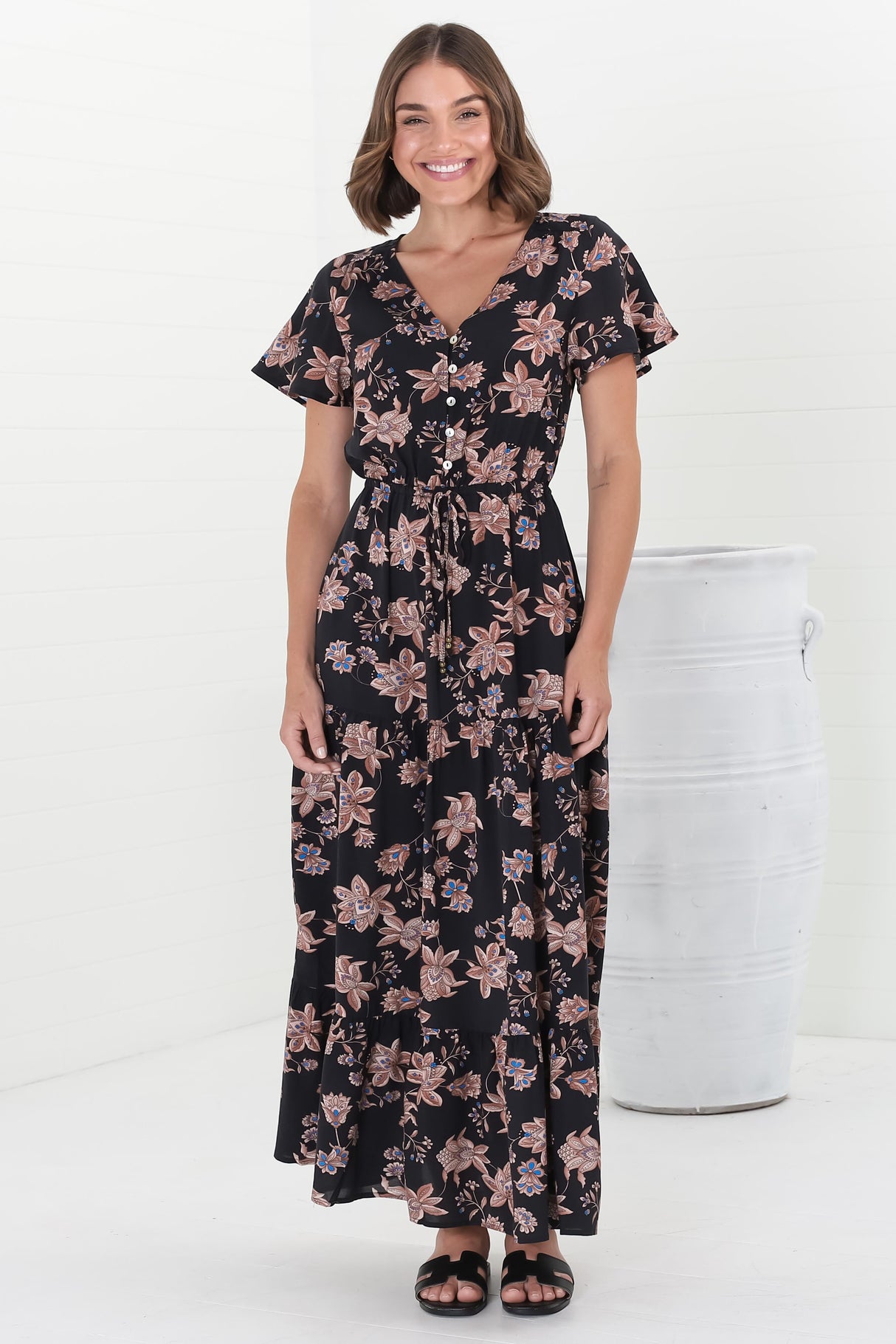 Hanna Maxi Dress - Cap Sleeve Tiered A Line Dress with Toggle Detailed Waist Tie in Halara Print Black