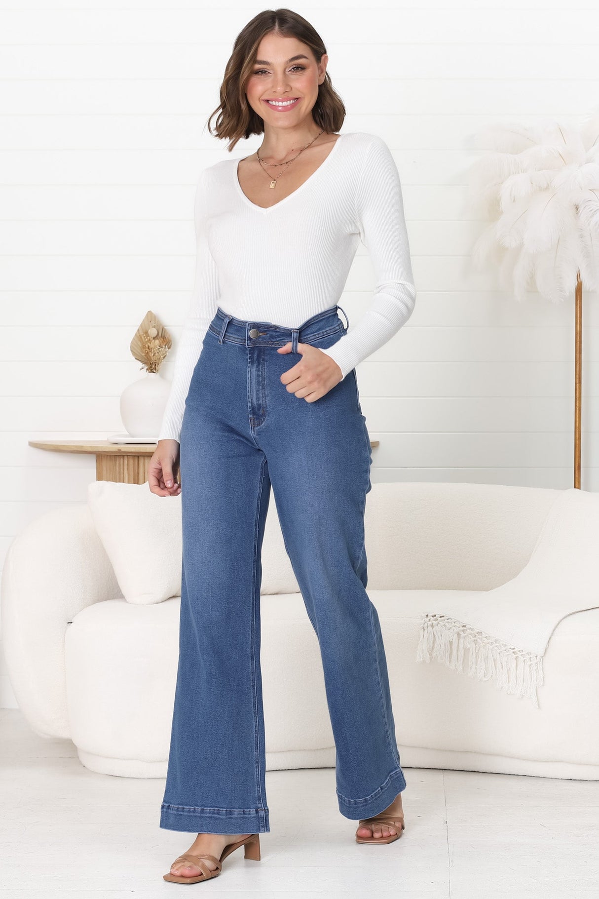 Murilo Jeans - High Waisted Flare Leg Jeans in Medium Blue Wash Denim