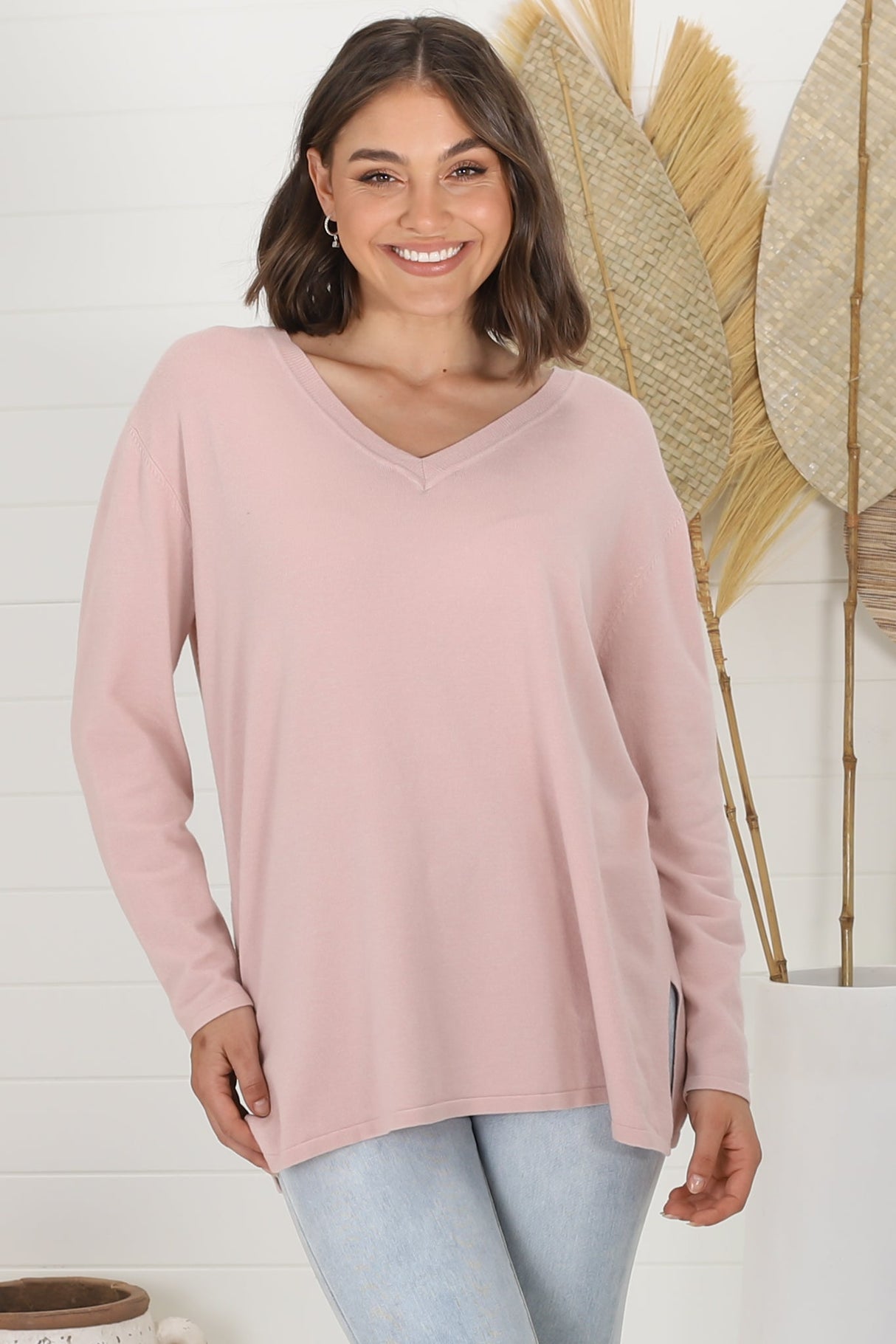 Mayanna Jumper - Lightweight V Neck Knit Jumper with Side Splits in Rose