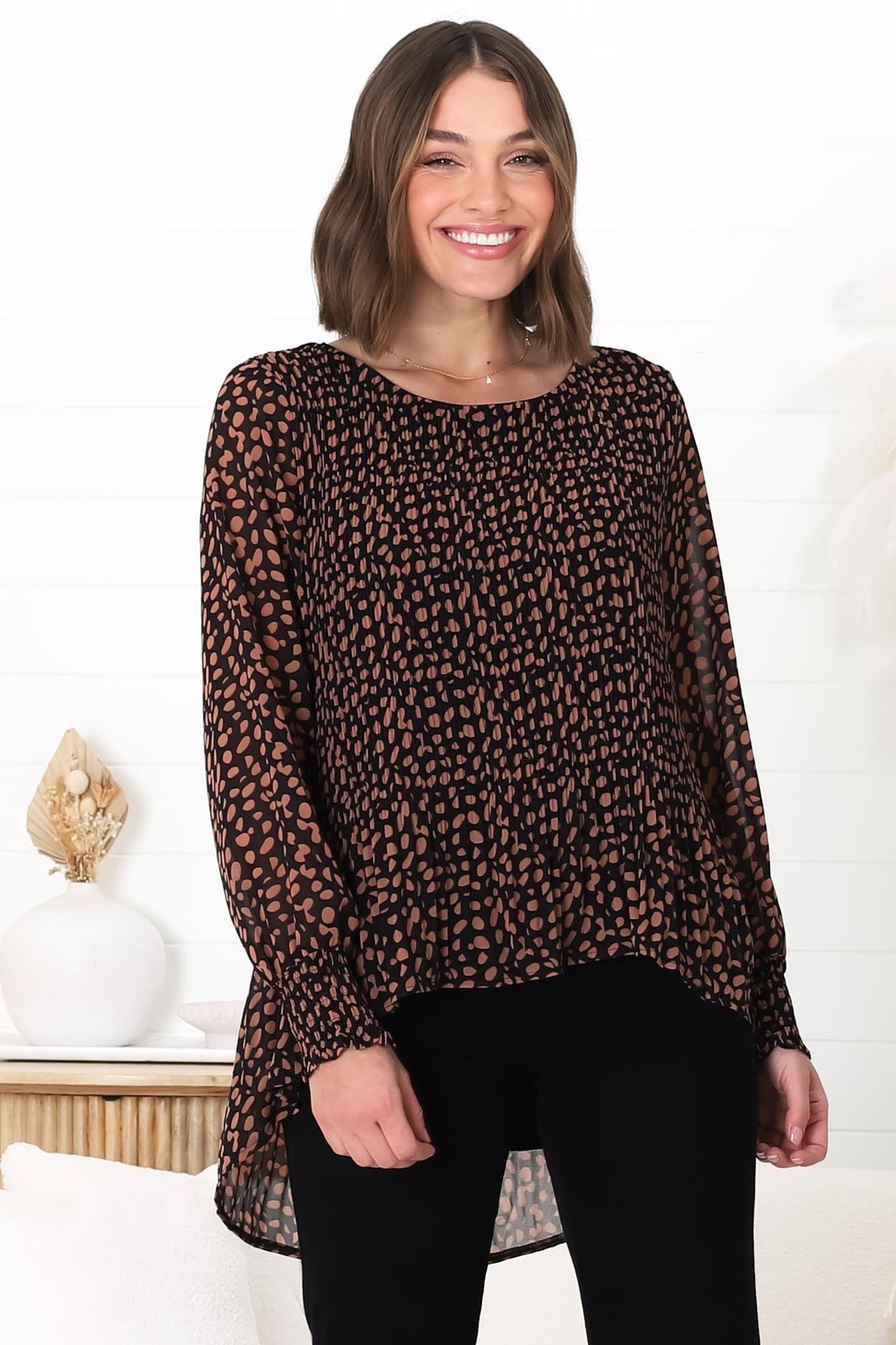 Kayt Blouse - Plisse Long Sleeve Top with High-Low Hemline in Fahri Print