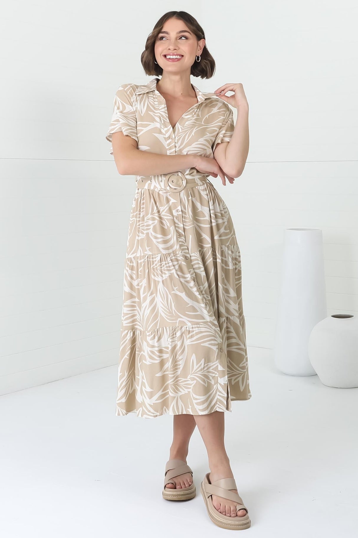 Luvira Midi Dress - Button Down Collared Dress With Statement Belt In Jeani Print Beige