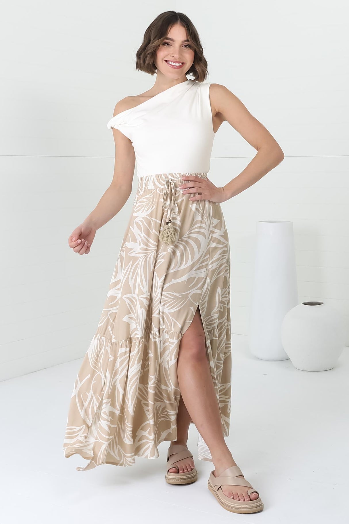 Hellen Maxi Skirt - High Waisted Skirt with Front Splits in Jeani Print Beige