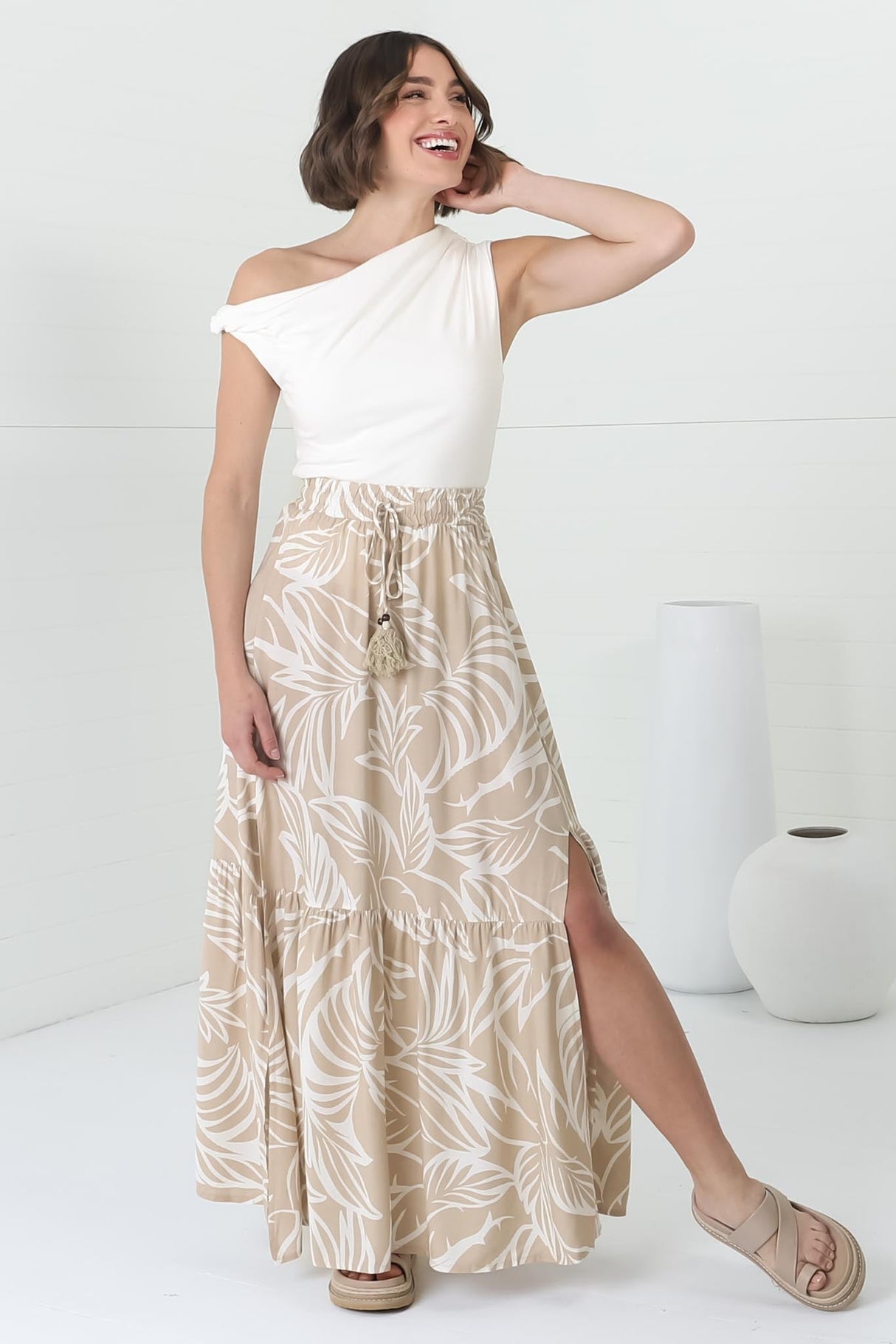 Hellen Maxi Skirt - High Waisted Skirt with Front Splits in Jeani Print Beige