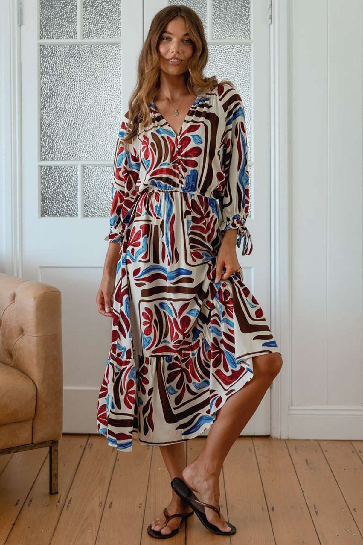 JAASE - Jamie Midi Dress: V-Neck Buttoned Bodice 3/4 Sleeve Dress in Artisan Print