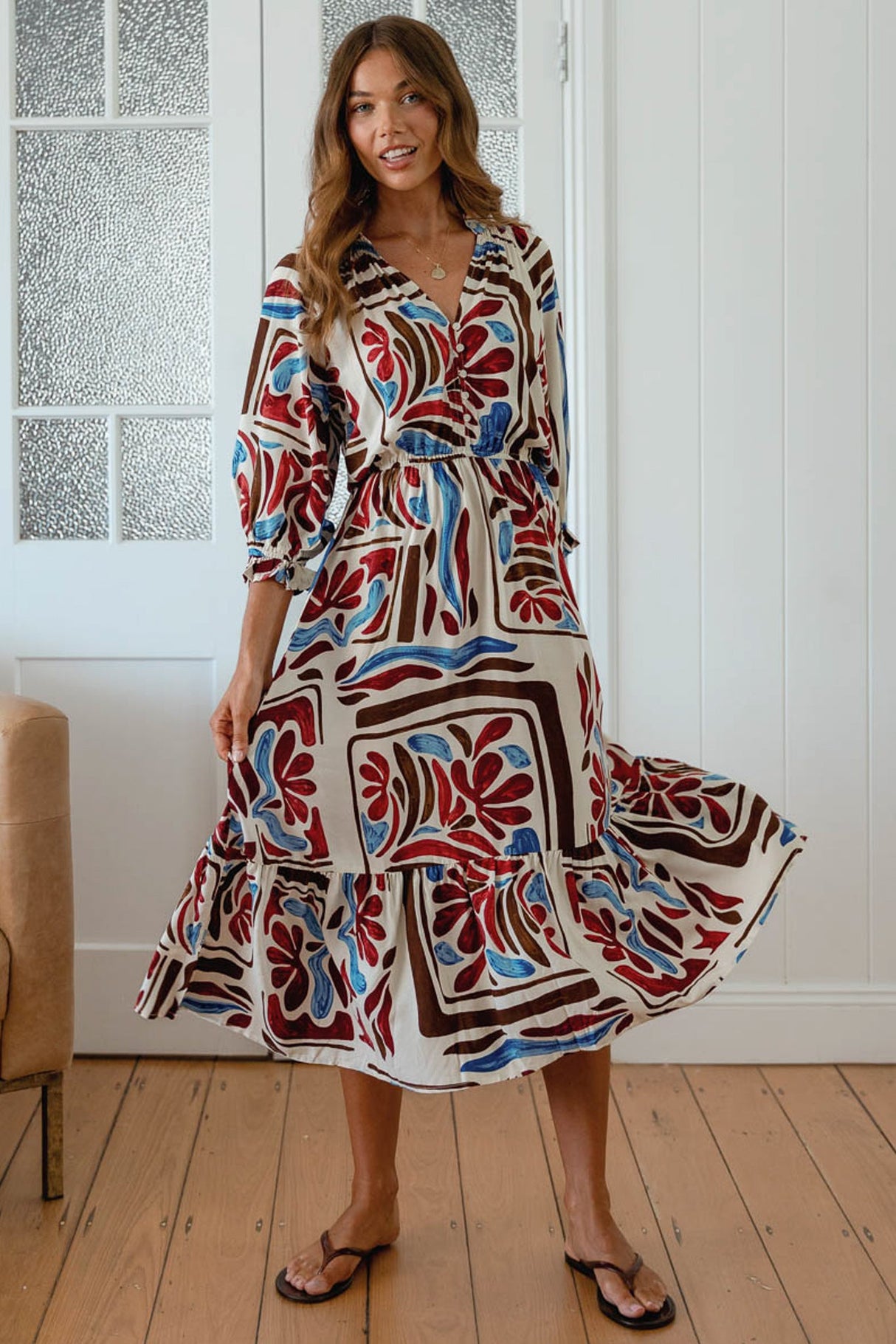 JAASE - Jamie Midi Dress: V-Neck Buttoned Bodice 3/4 Sleeve Dress in Artisan Print