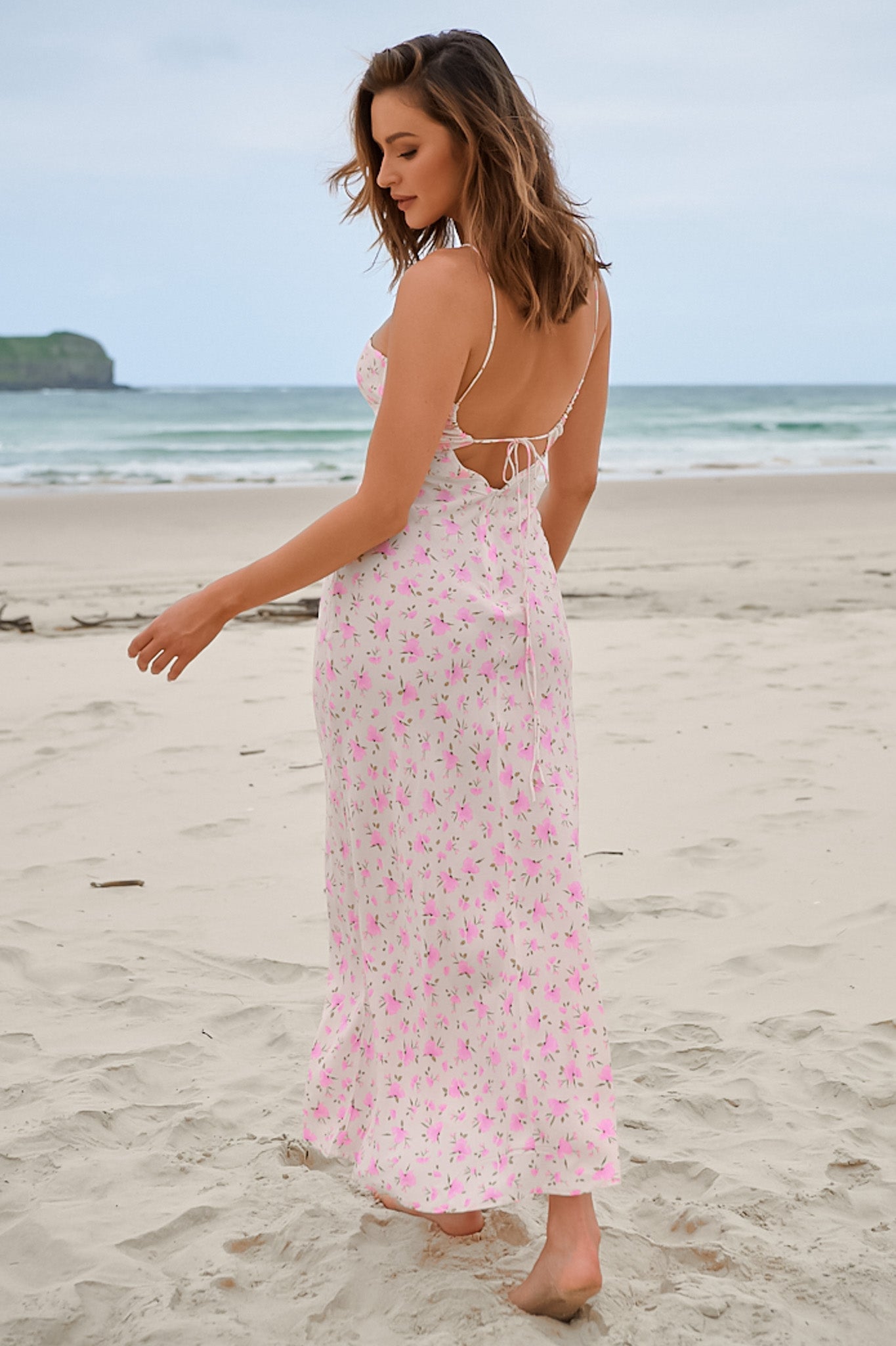JAASE - Junni Maxi Dress: Adjustable Bust and Neckline Cut Out Detail Slimline Dress in Amora Print