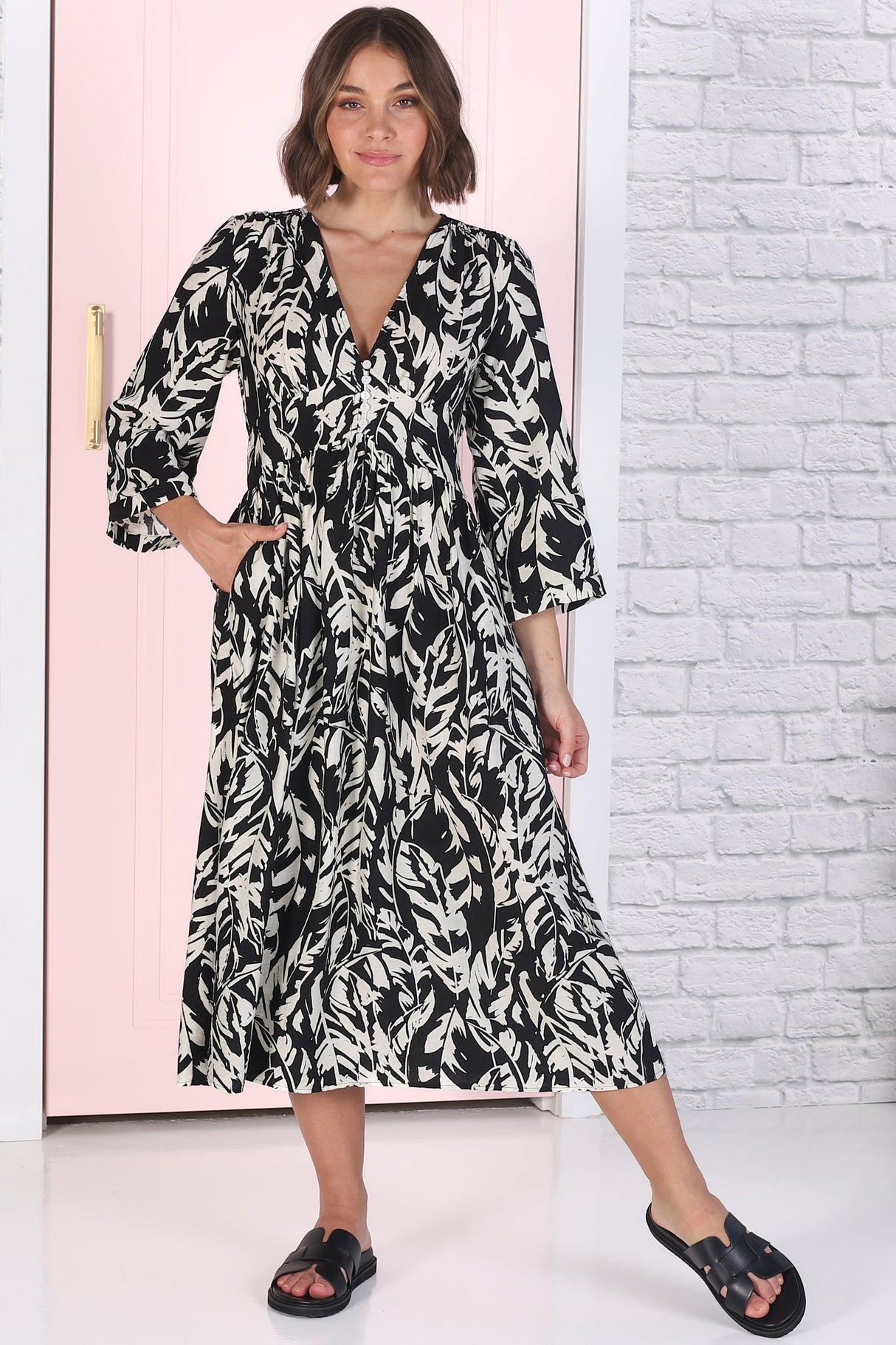 Kourt Midi Dress - A-line Dress with 3/4 Sleeves in Siani Black