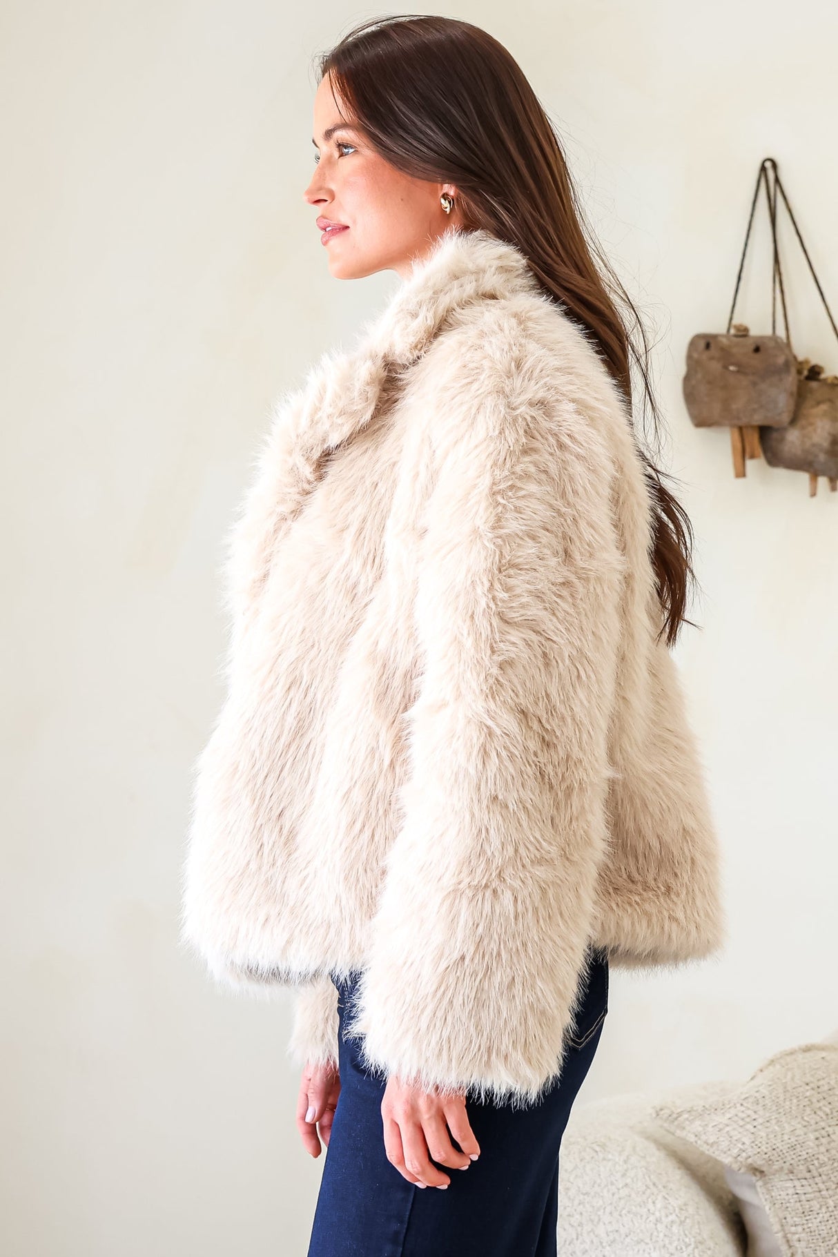 Letoile Coat - Notched Collar Faux Fur Jacket with Pockets in Beige
