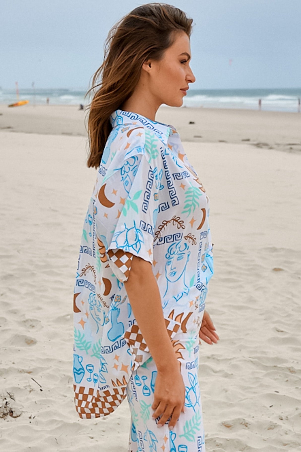 JAASE - Lola Shirt: High-Low Button Down Shirt in Rhodes Print