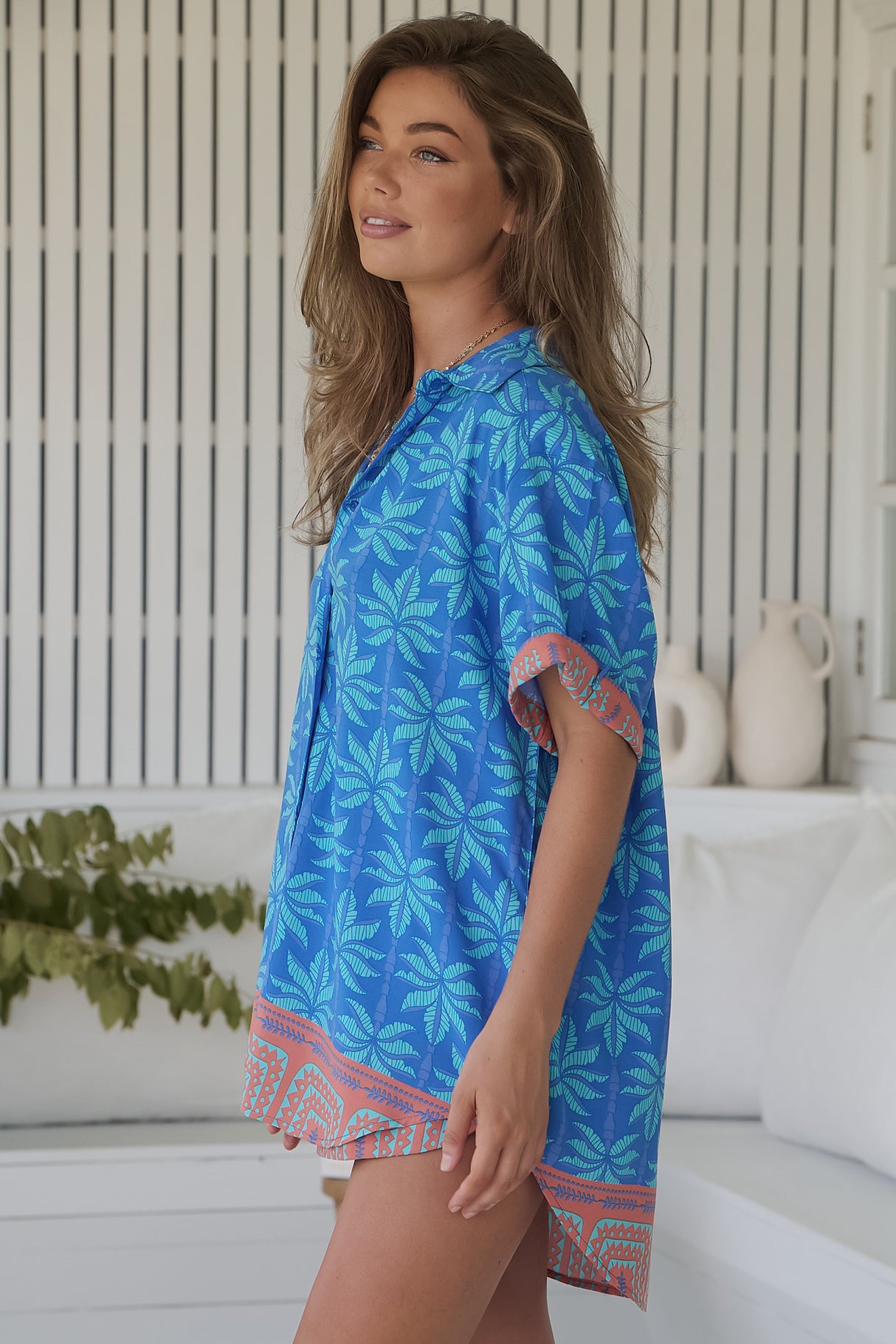 JAASE - Lola Shirt: High-Low Button Down Shirt in Take Me On Vacay Print