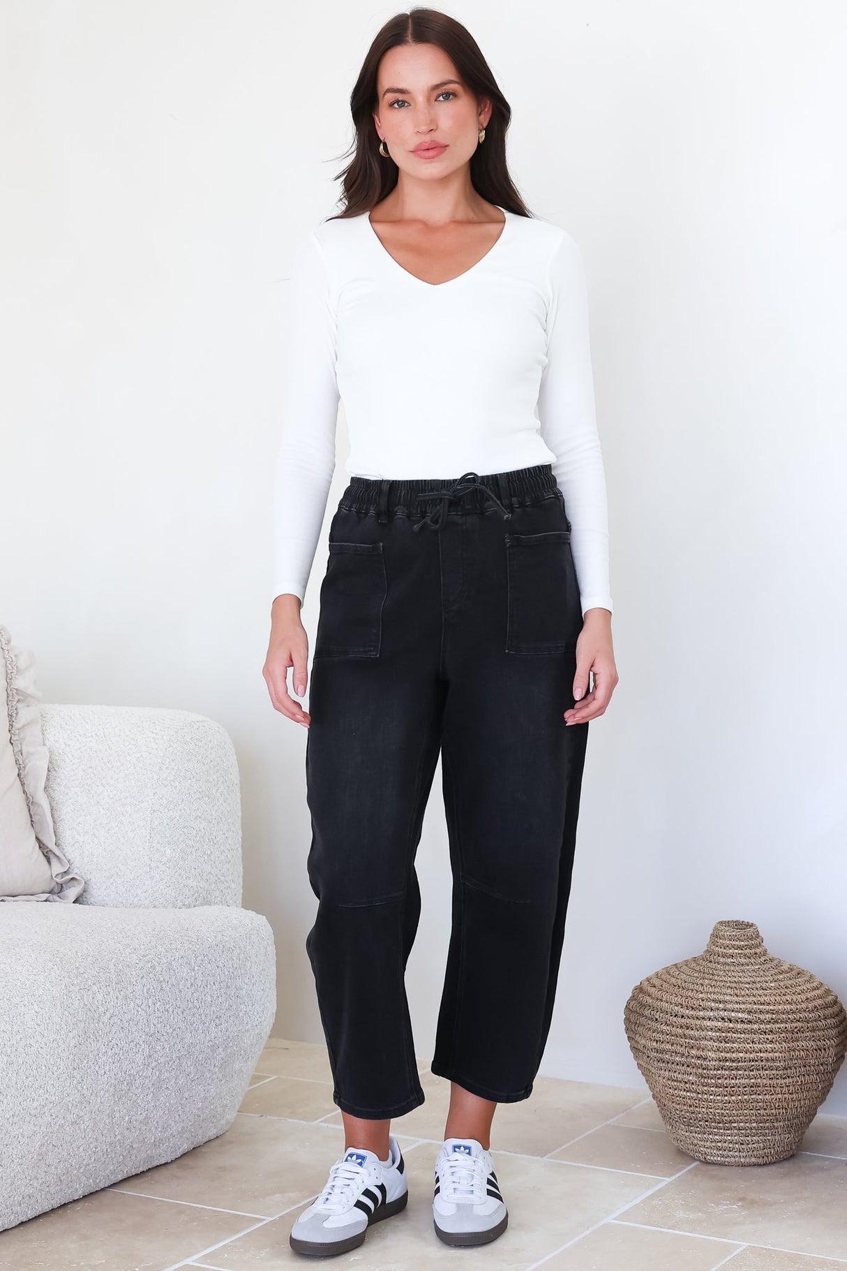 Lowen Barrel Jeans - Elasticated Waist Patch Pocket & Knee Detail Jeans in Black