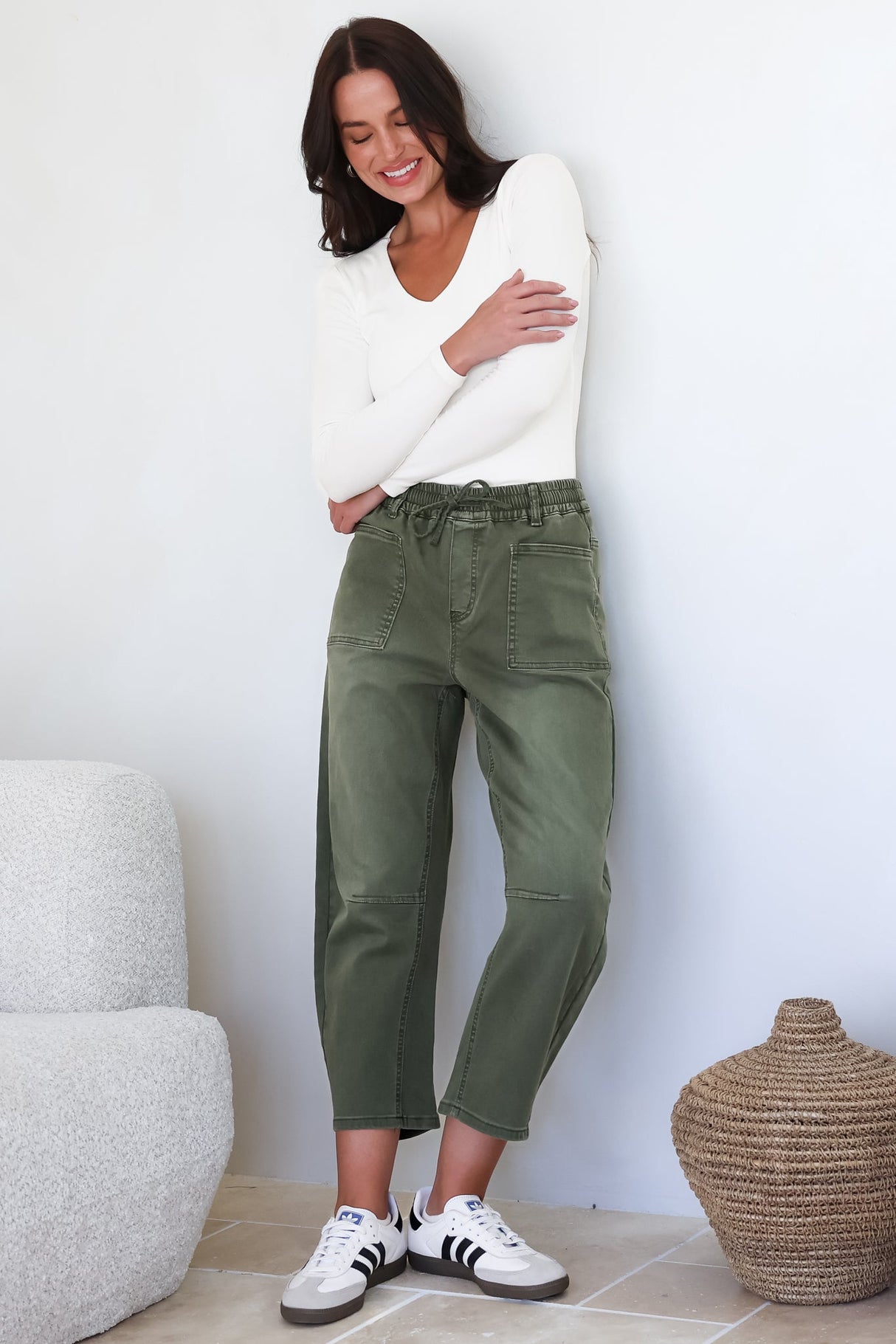 Lowen Barrel Jeans - Elasticated Waist Patch Pocket & Knee Detail Jeans in Khaki