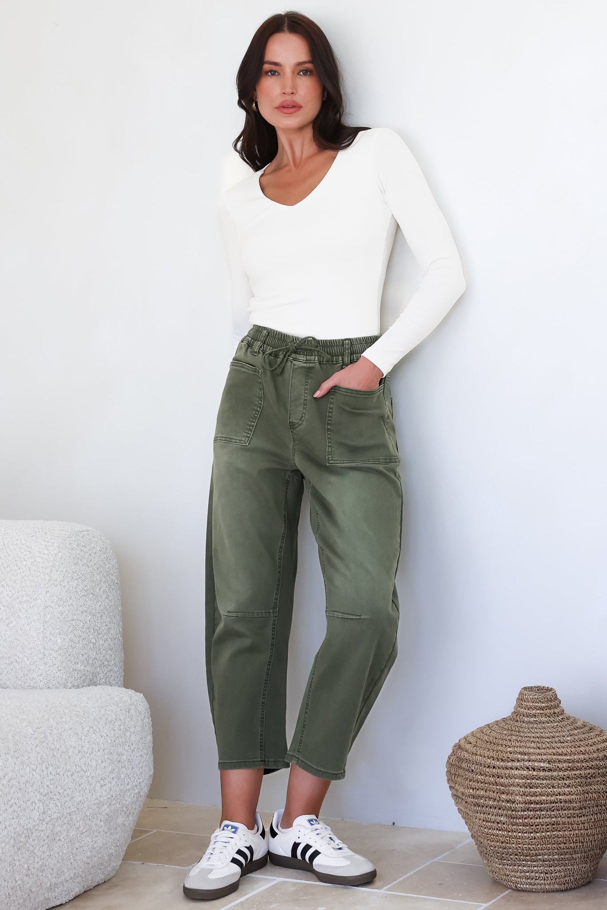 Lowen Barrel Jeans - Elasticated Waist Patch Pocket & Knee Detail Jeans in Khaki