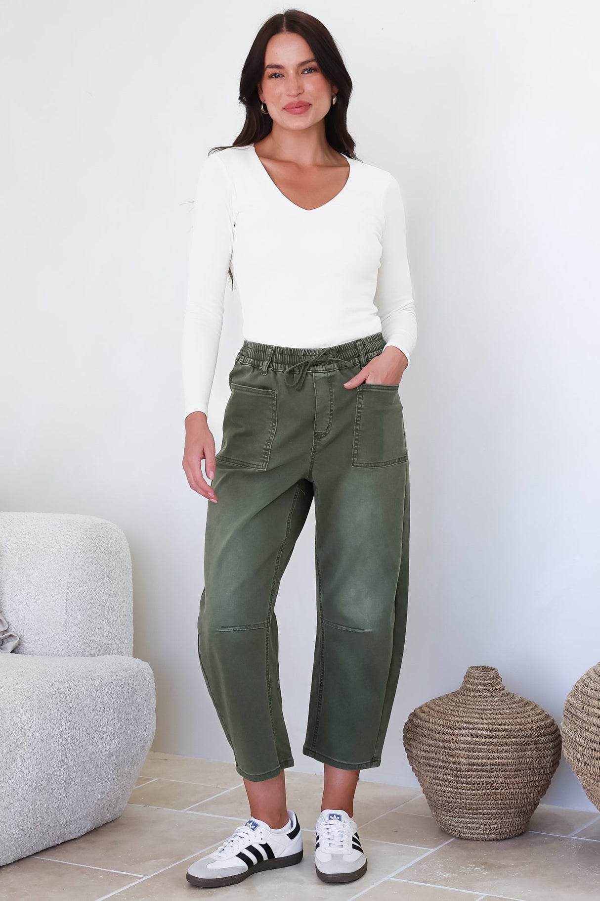 Lowen Barrel Jeans - Elasticated Waist Patch Pocket & Knee Detail Jeans in Khaki