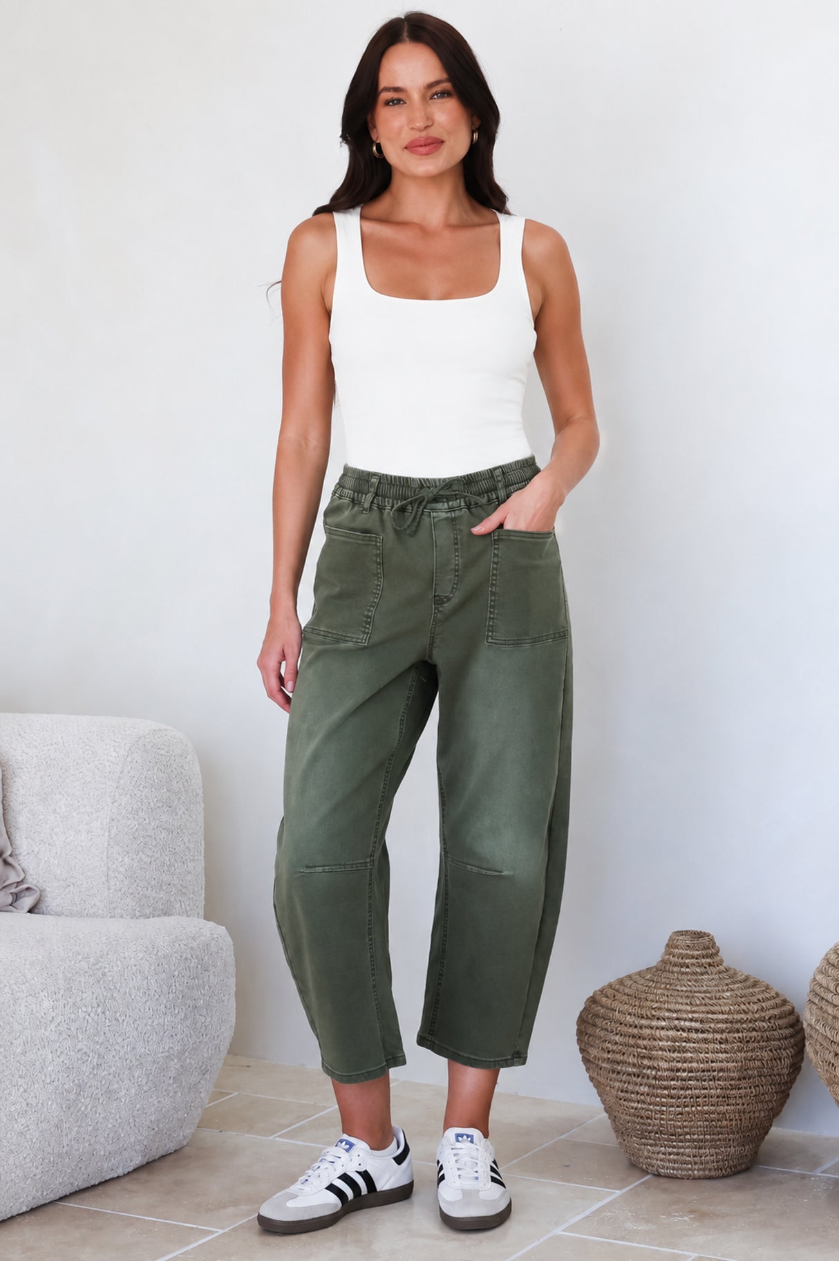 Lowen Barrel Jeans - Elasticated Waist Patch Pocket & Knee Detail Jeans in Khaki