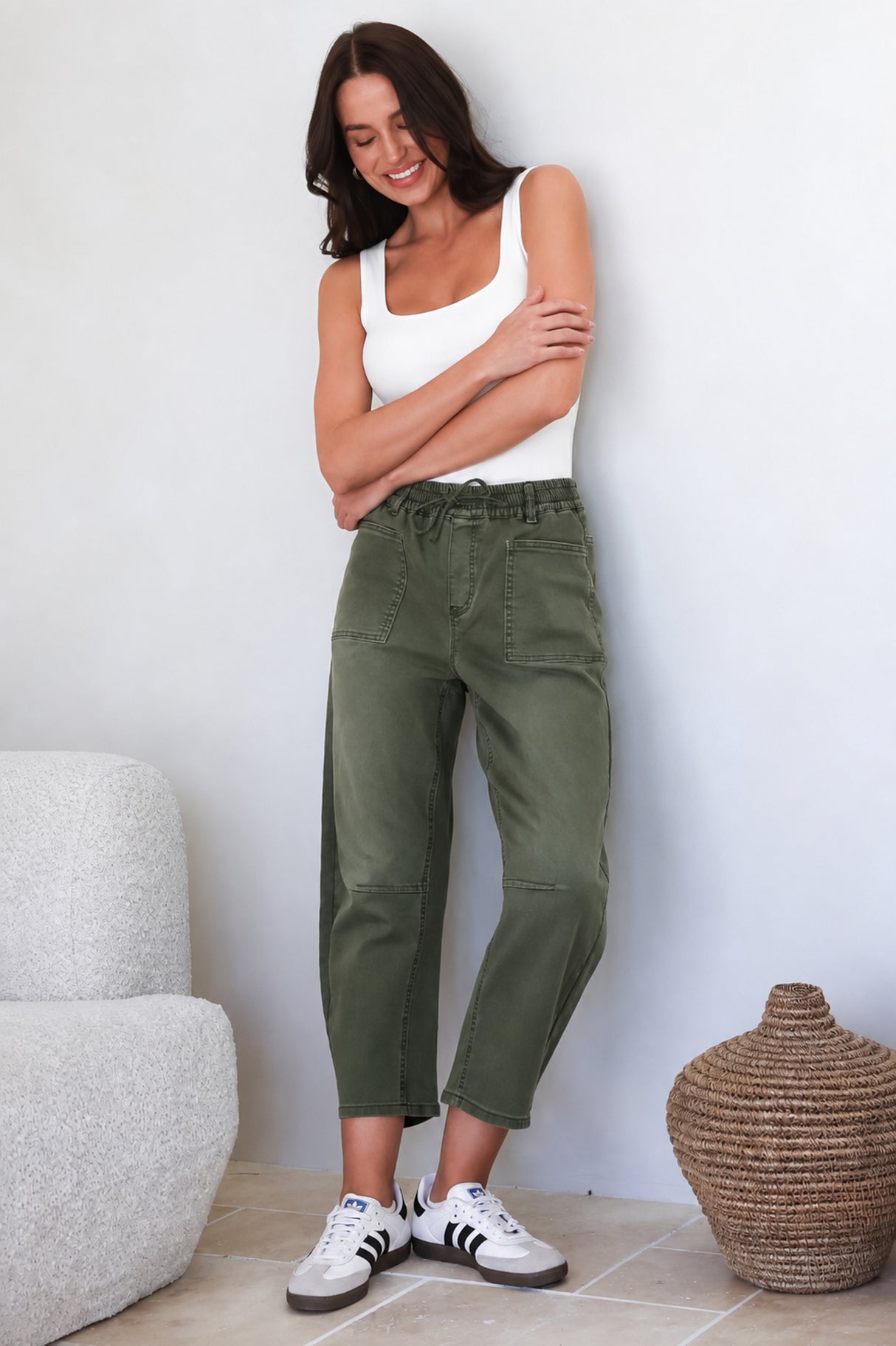 Lowen Barrel Jeans - Elasticated Waist Patch Pocket & Knee Detail Jeans in Khaki