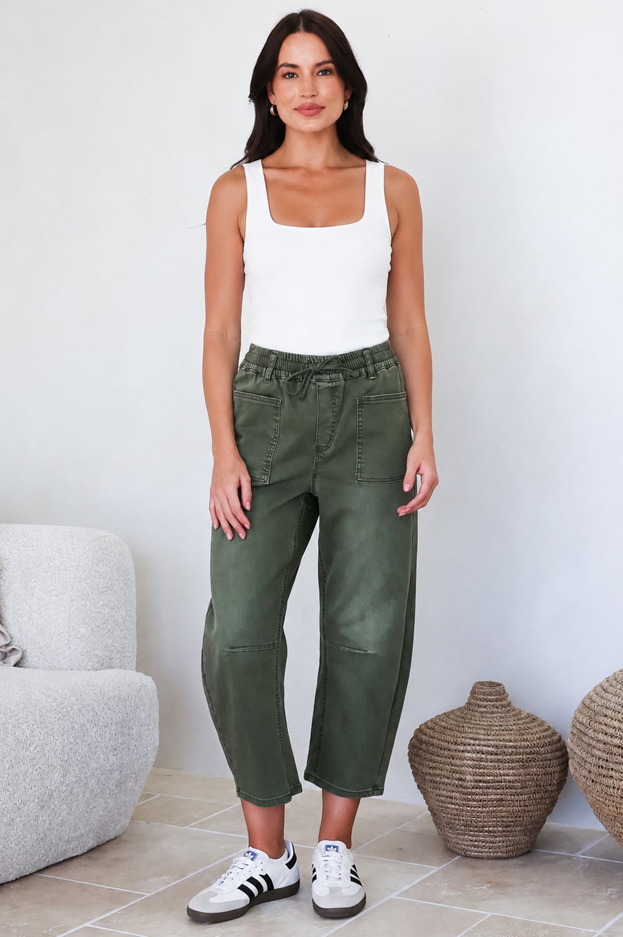 Lowen Barrel Jeans - Elasticated Waist Patch Pocket & Knee Detail Jeans in Khaki