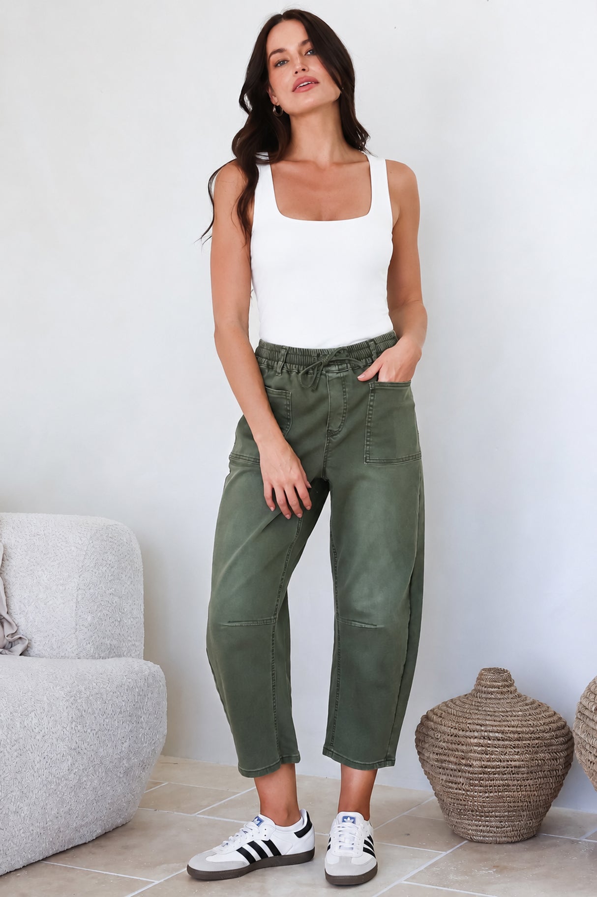 Lowen Barrel Jeans - Elasticated Waist Patch Pocket & Knee Detail Jeans in Khaki