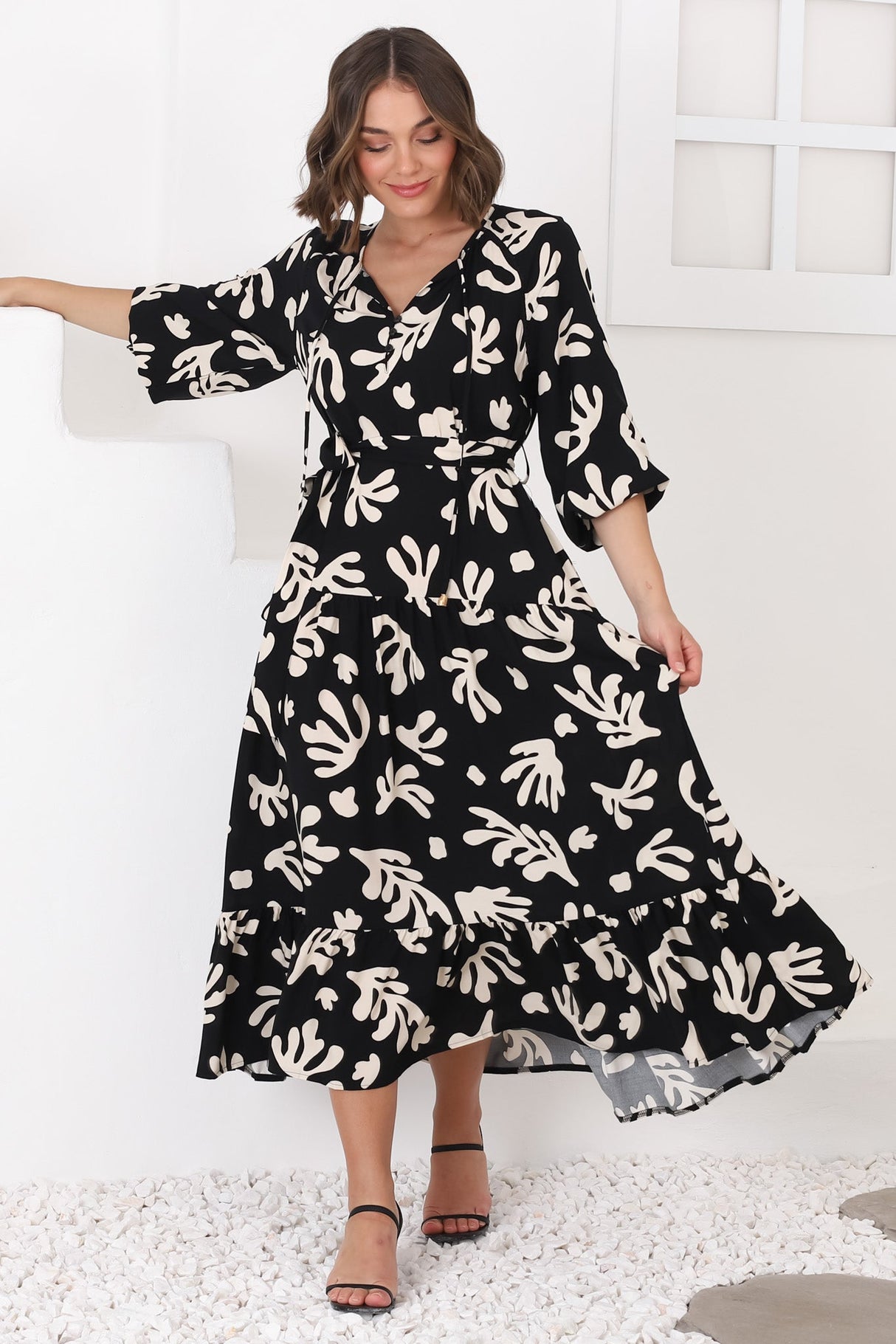 Lunan Maxi Dress - Long Smock Dress with Matching Waist Tie in Stassie Print