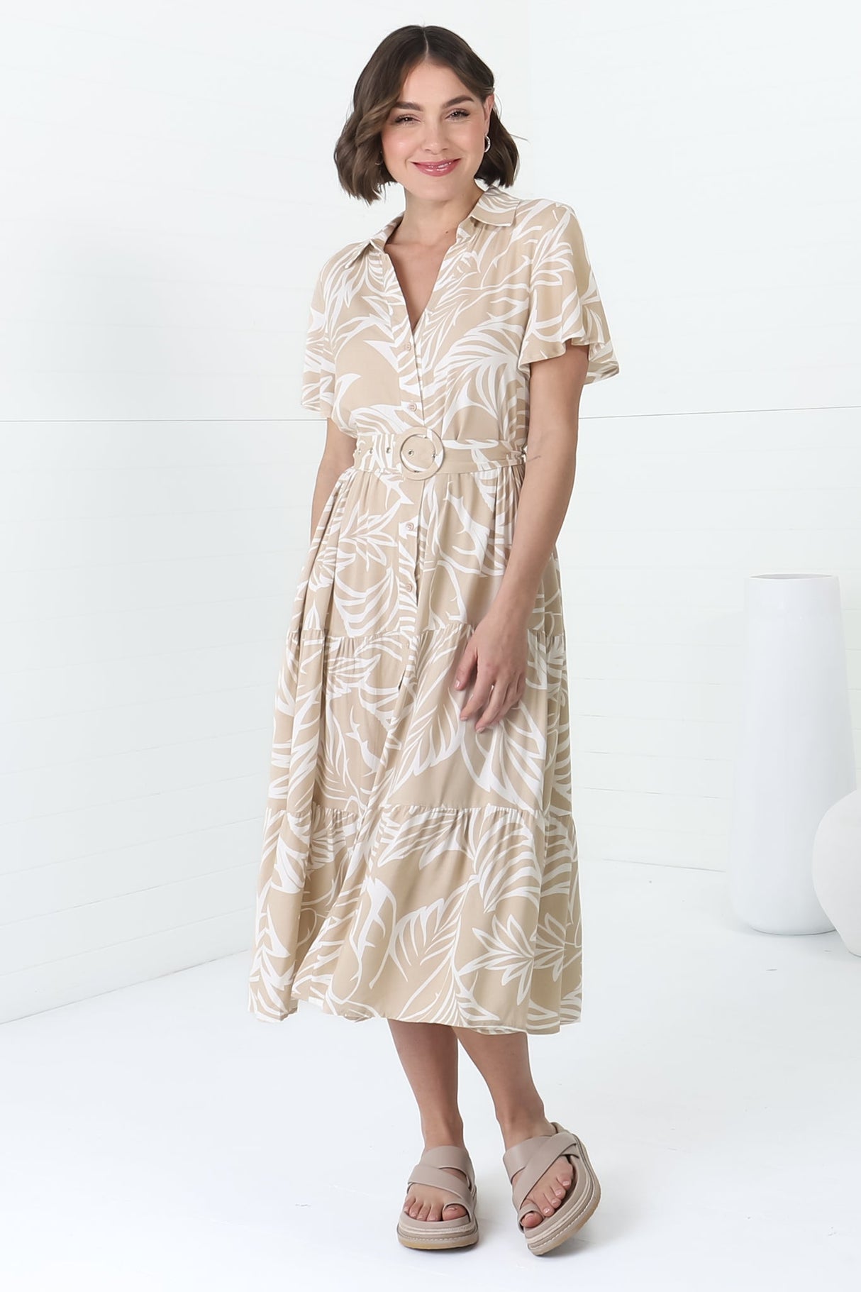 Luvira Midi Dress - Button Down Collared Dress With Statement Belt In Jeani Print Beige