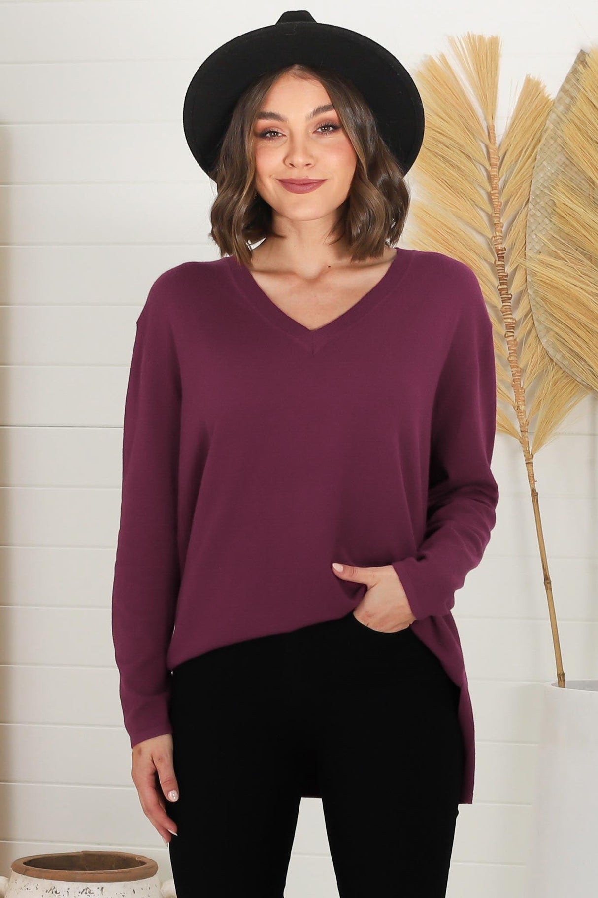 Mayanna Jumper - Lightweight V Neck Knit Jumper with Side Splits in Burgundy