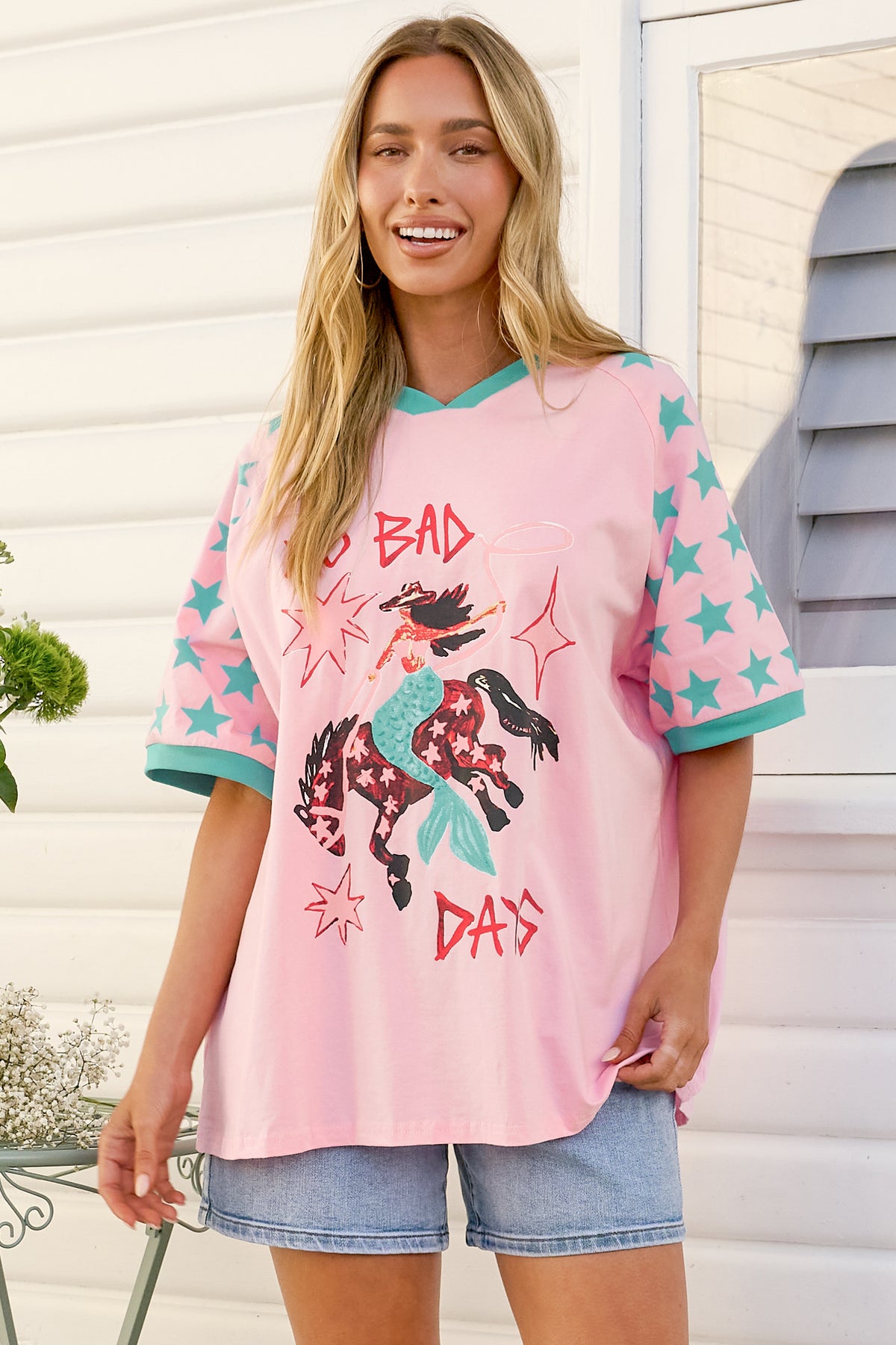 No Bad Days Tee - Graphic Print Short Sleeve T-Shirt in Pink