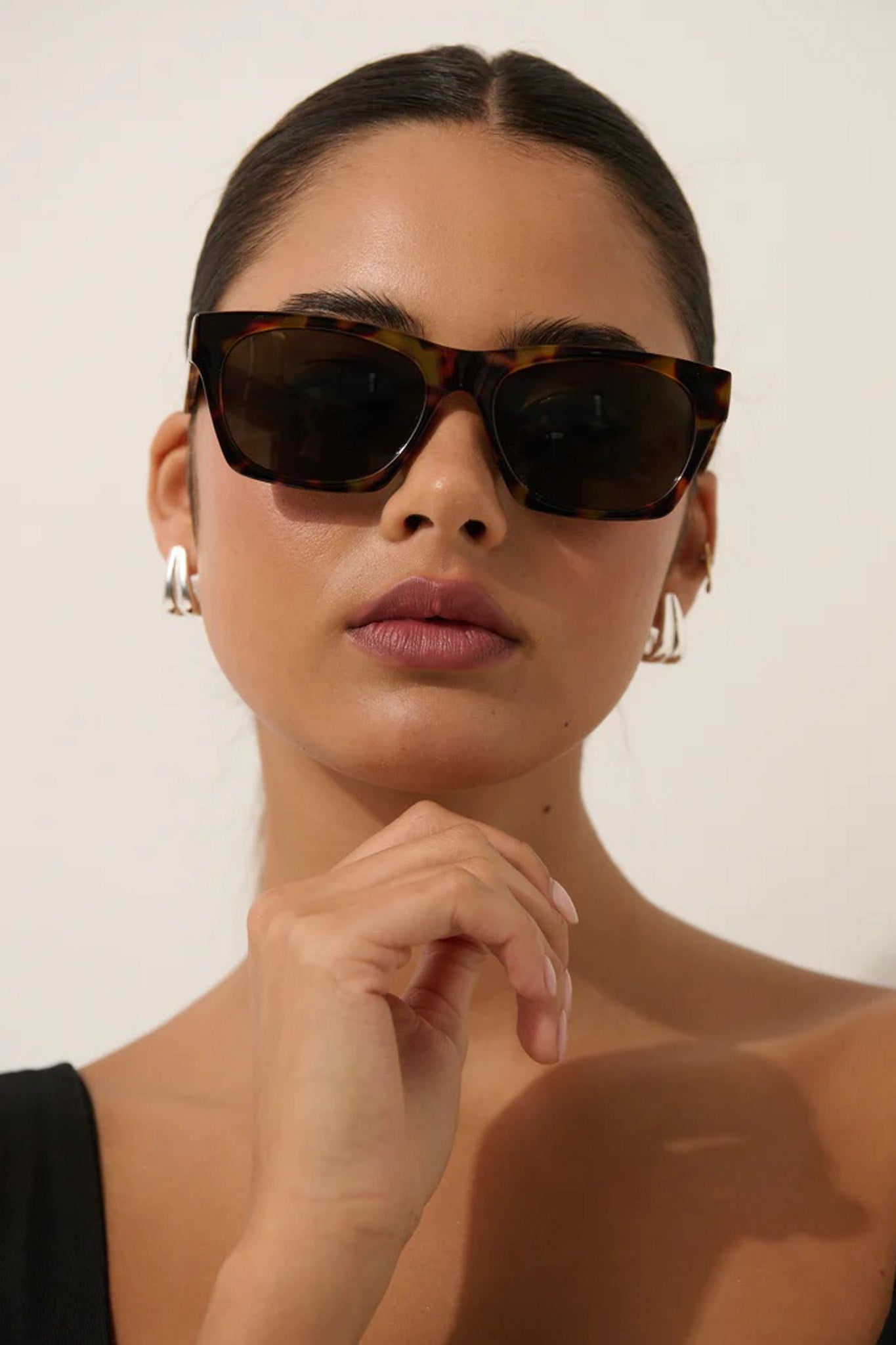 Ria Sunglasses - Square Frame Sunglasses in Tort