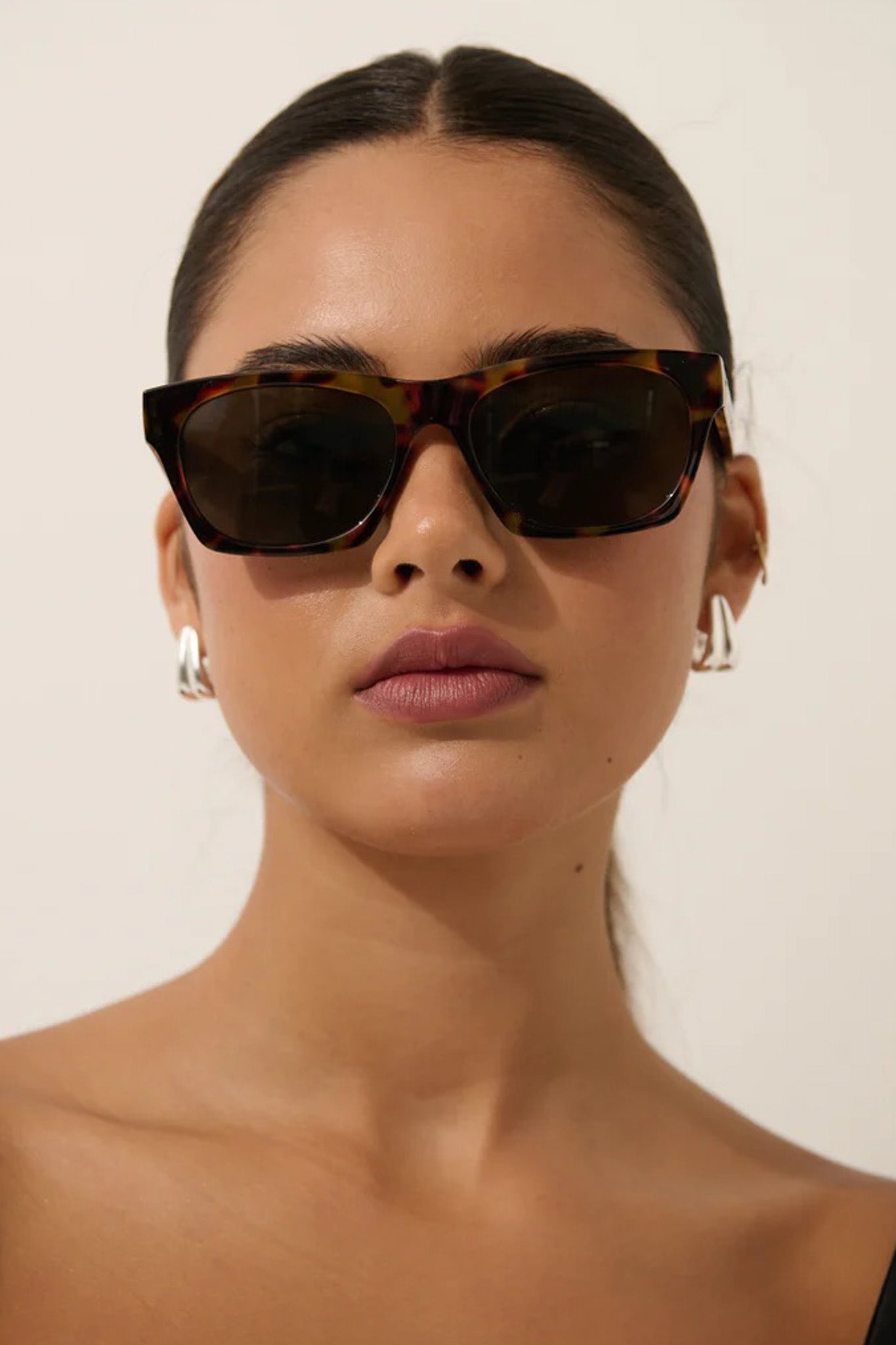 Ria Sunglasses - Square Frame Sunglasses in Tort